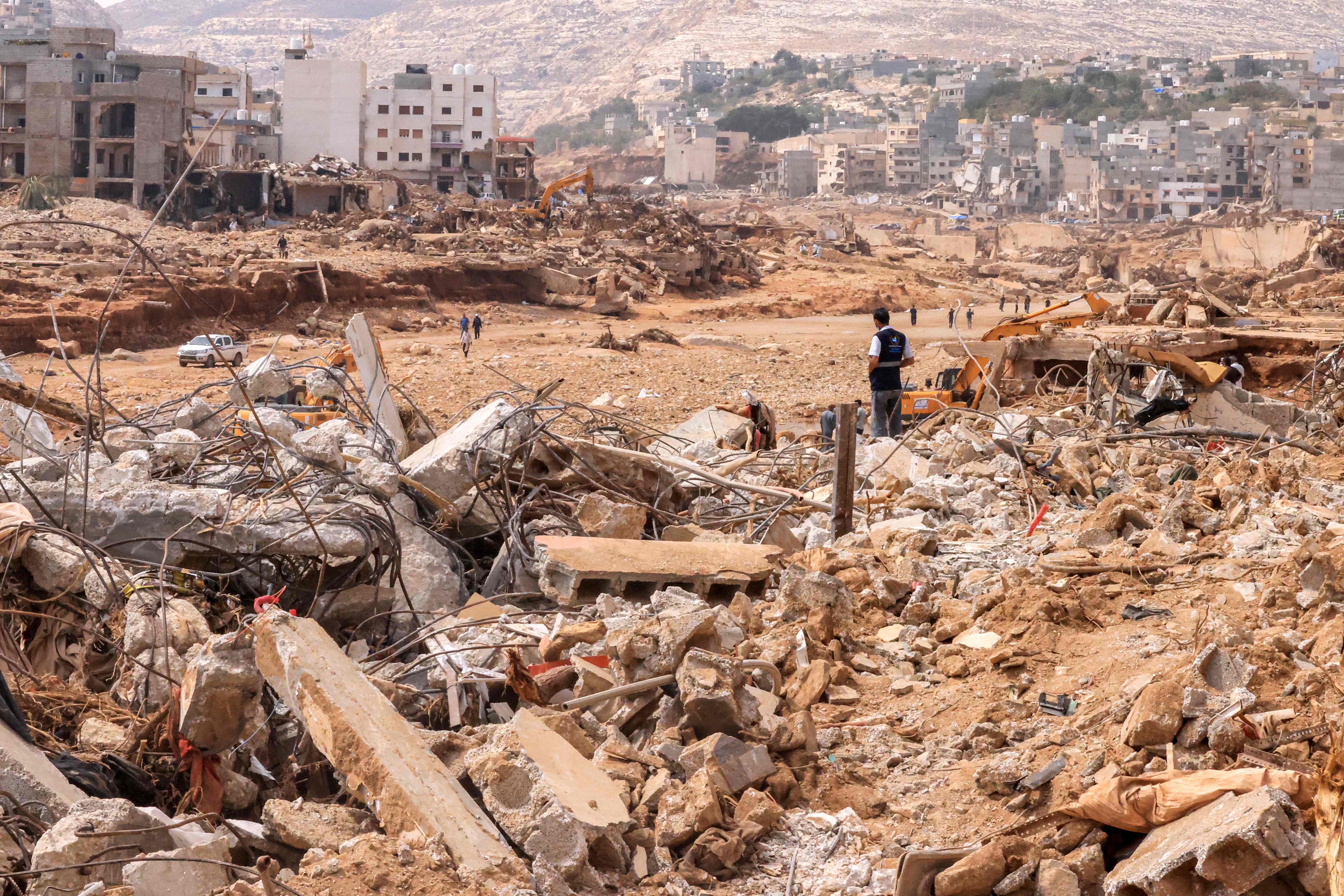 في درنة المنكوبة .. سكان تحت الصدمة يروون اللحظات الأولى للكارثة 