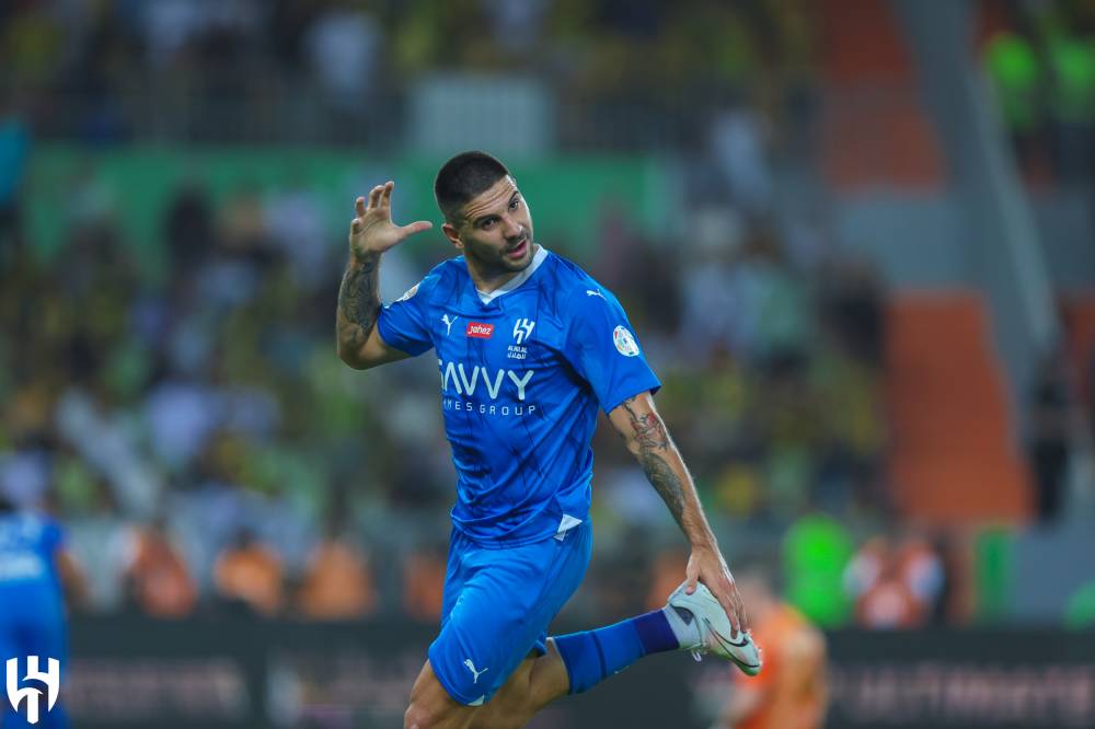 ميتروفيتش محتفلا بالهدف الأول للهلال. مركز الهلال الإعلامي