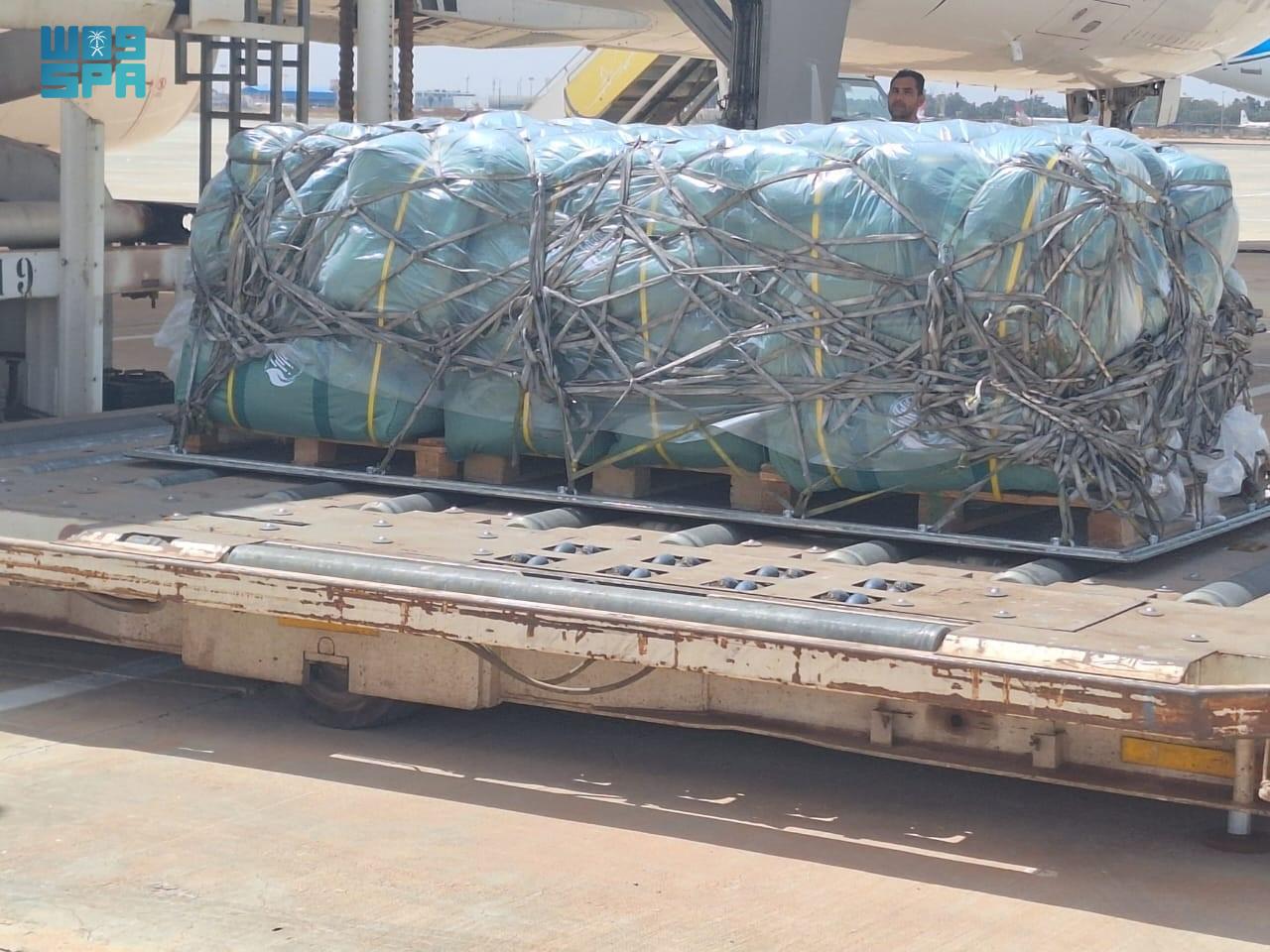 وصول الطائرة الإغاثية السعودية الخامسة إلى ليبيا لمساعدة المتضررين من الفيضانات