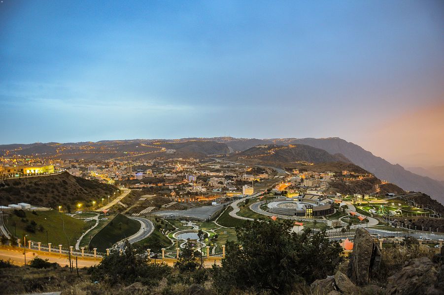 "أسفار" تبرم شراكة استراتيجية لإنشاء مشروع سياحي جبلي في الباحة