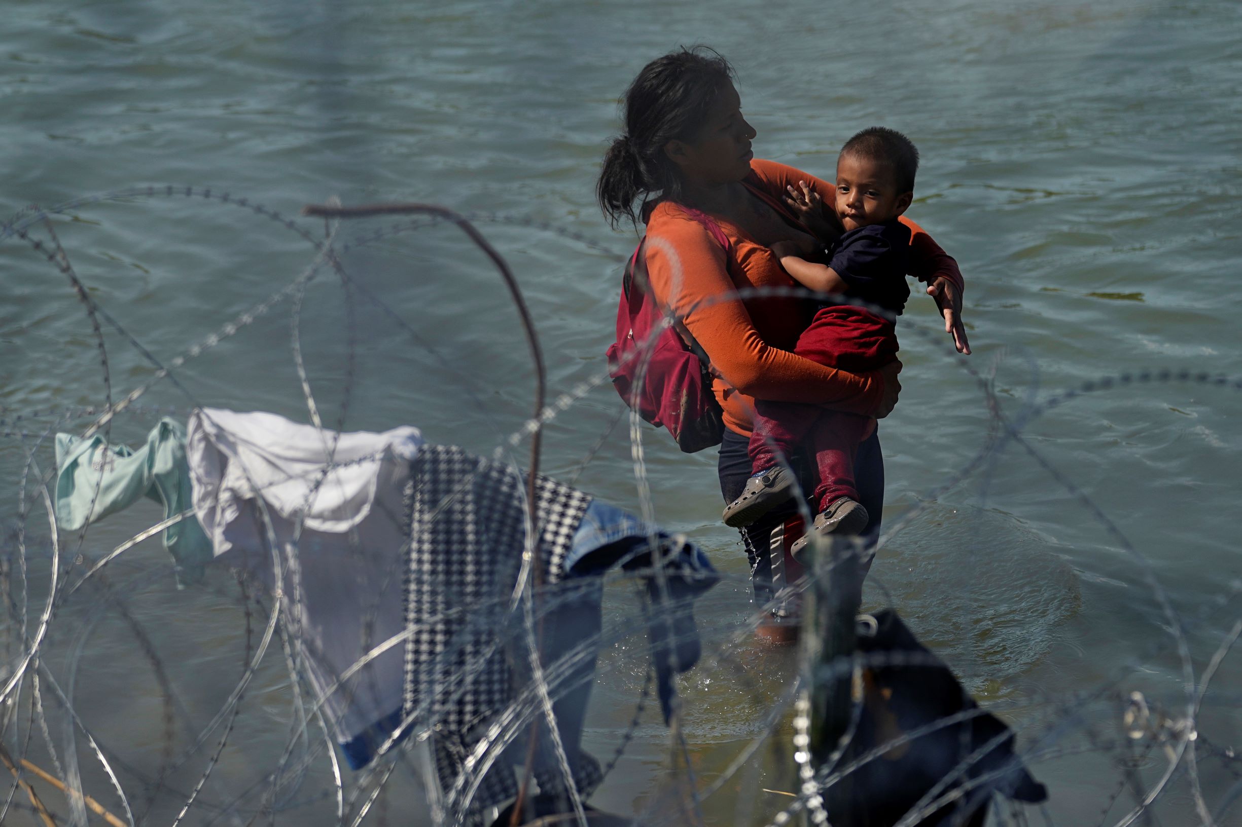 عبور الأسلاك الشائكة .. الصعب لم يأت بعد