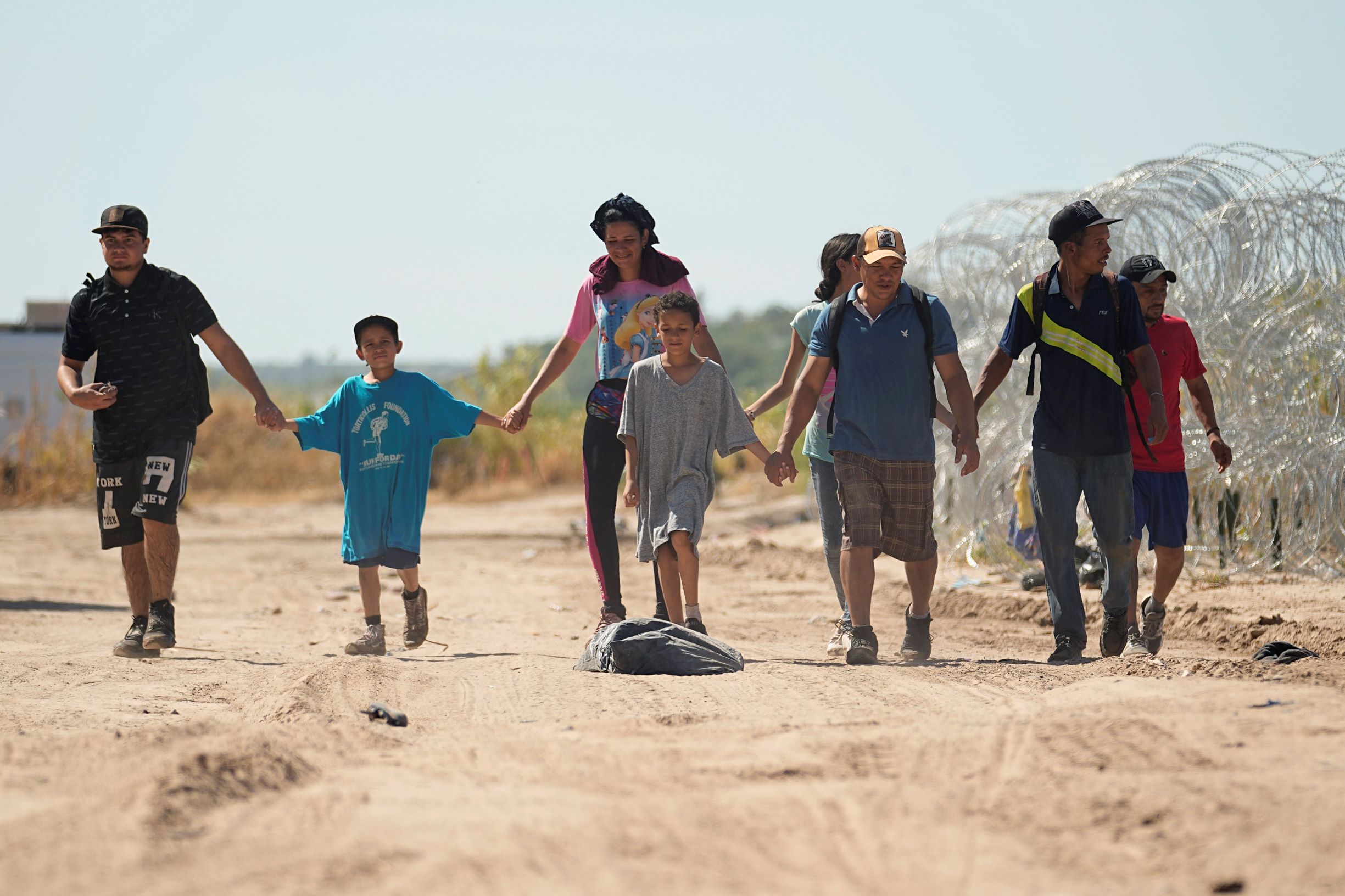 عبور الأسلاك الشائكة .. الصعب لم يأت بعد