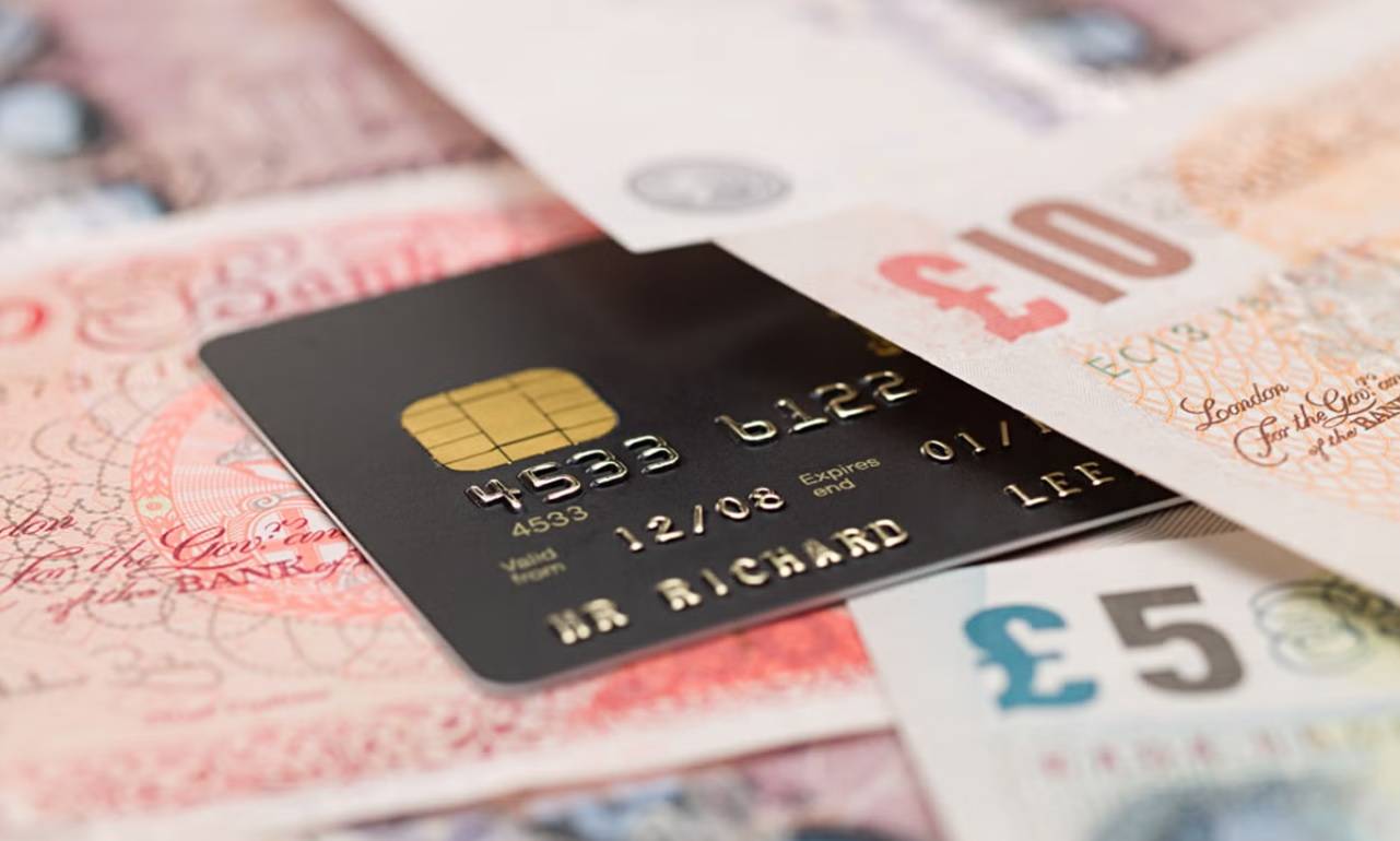 ديون الأسر .. كارثة خفية تتربص بنا