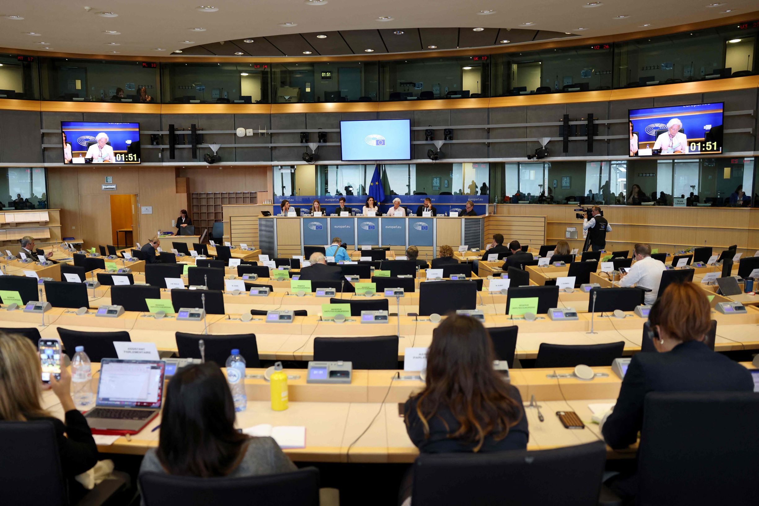 لاجارد: الفائدة ستظل مرتفعة في منطقة اليورو حتى يتراجع التضخم