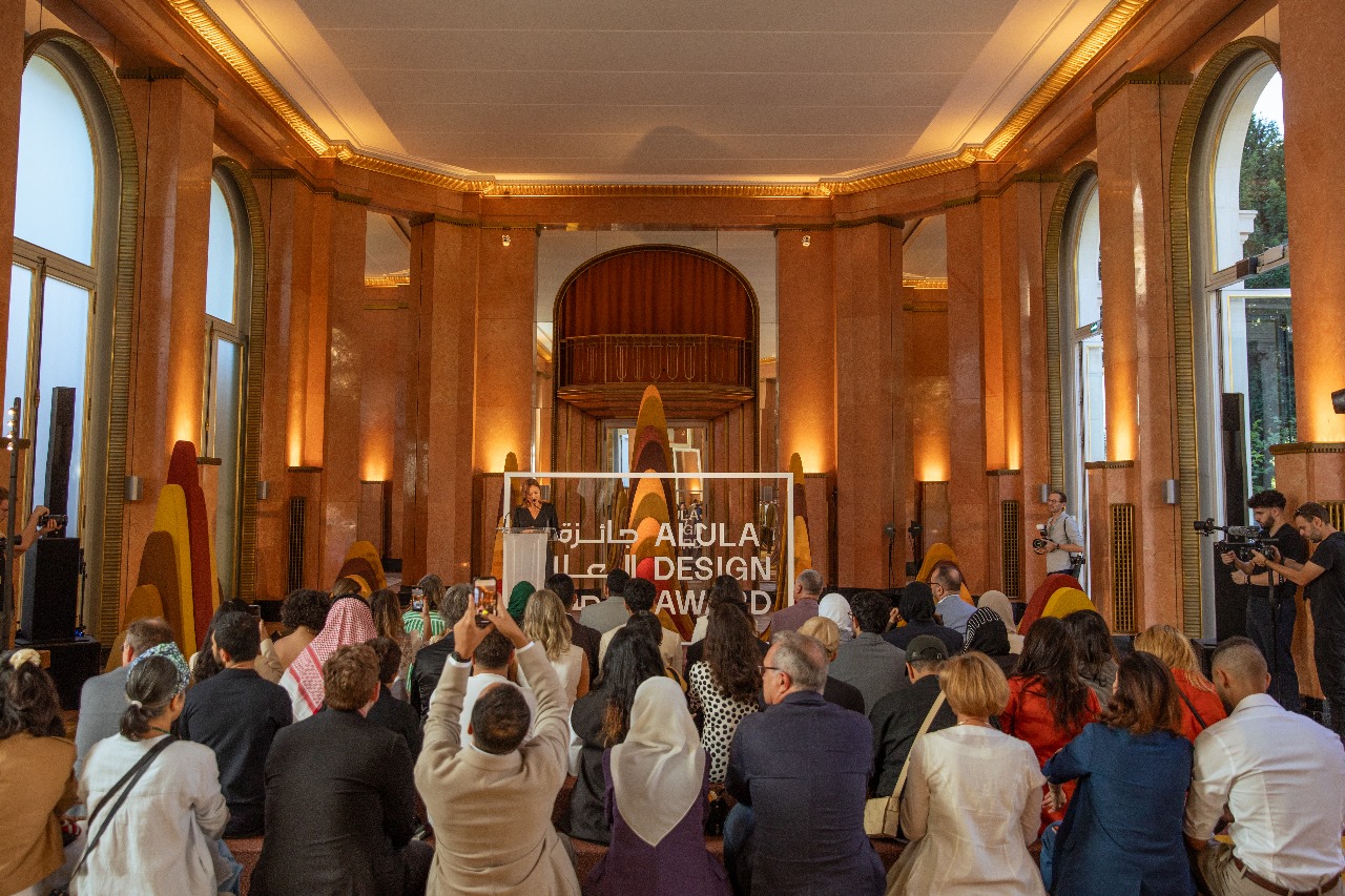 "أسبوع باريس" يحتفي بالفائزين في جائزة العلا للتصميم