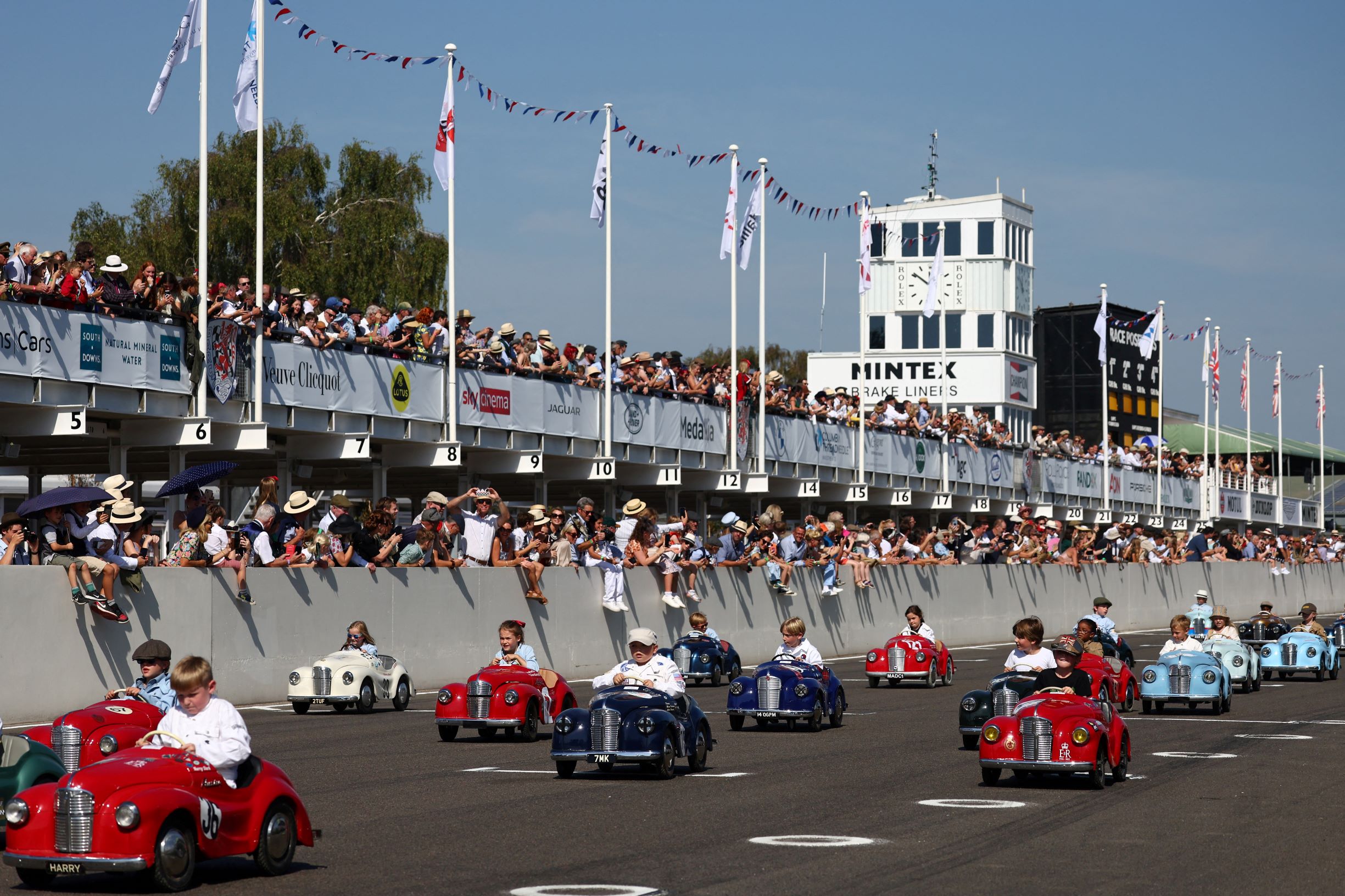 سباق سيارات للأطفال