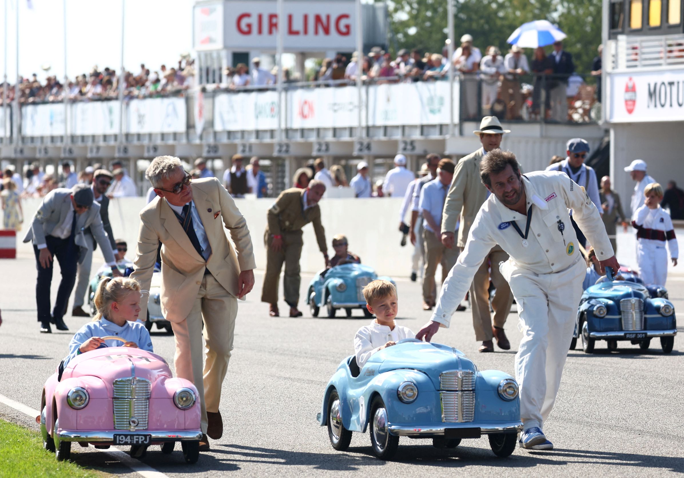 سباق سيارات للأطفال