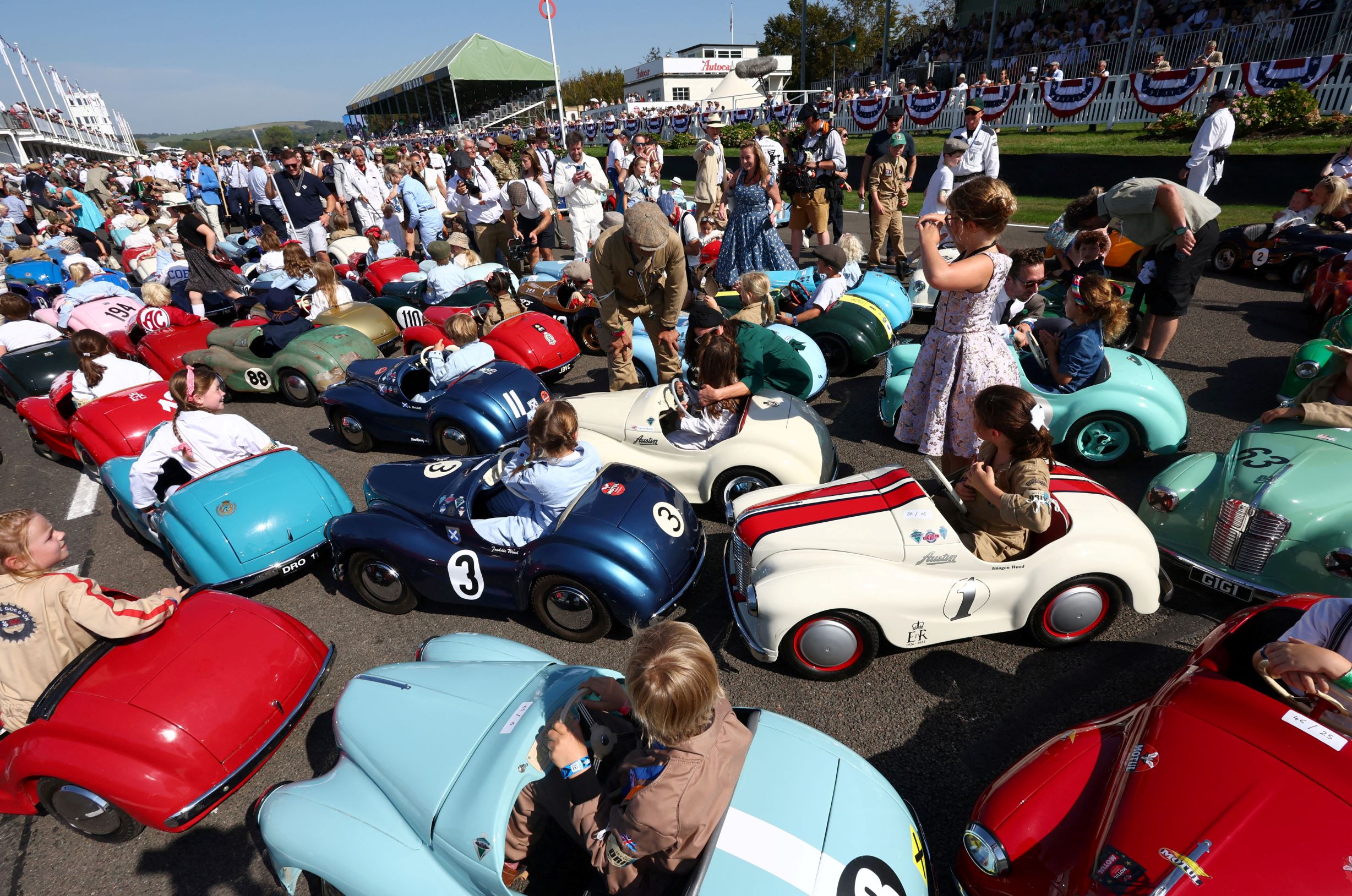 سباق سيارات للأطفال