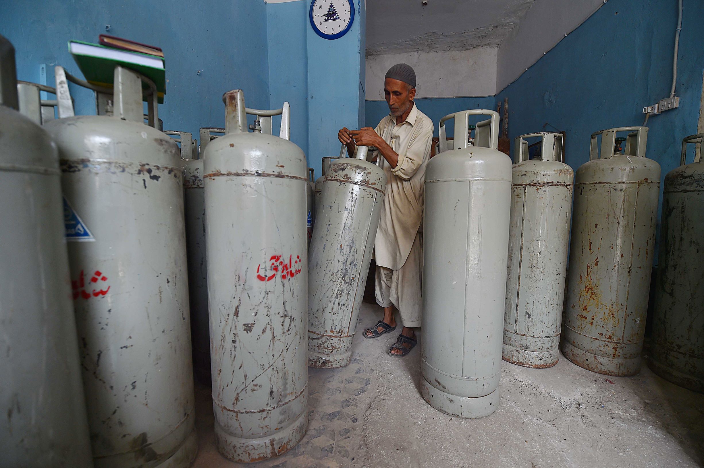 باكستان ..رفع أسعار الغاز المسال