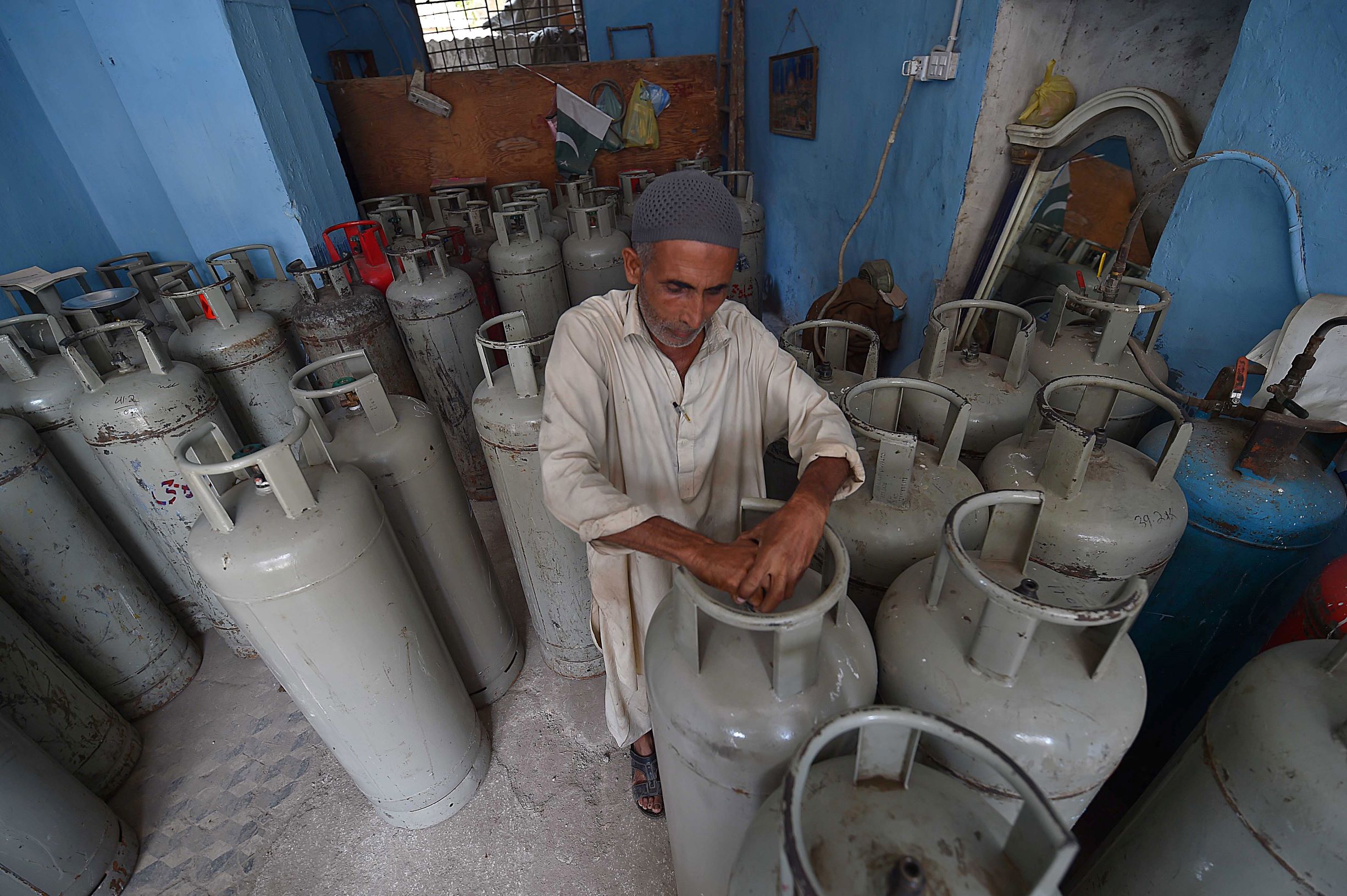 باكستان ..رفع أسعار الغاز المسال