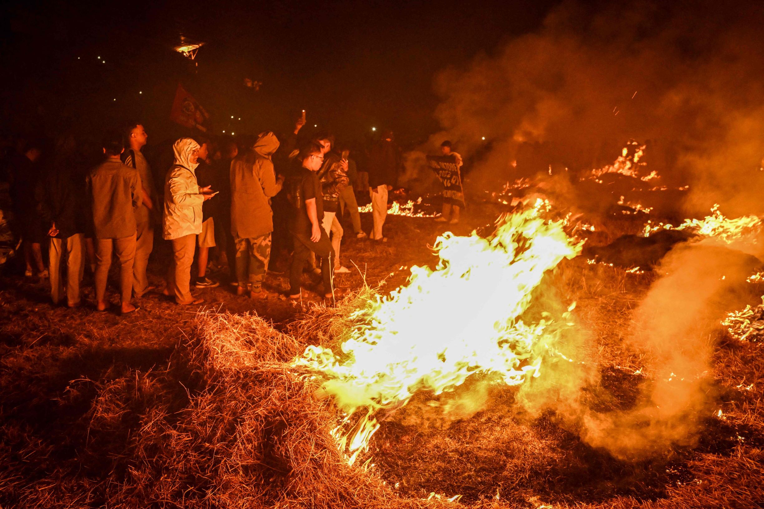  مكافحة 44 حريقا في غابات سومطرة الإندونيسية
