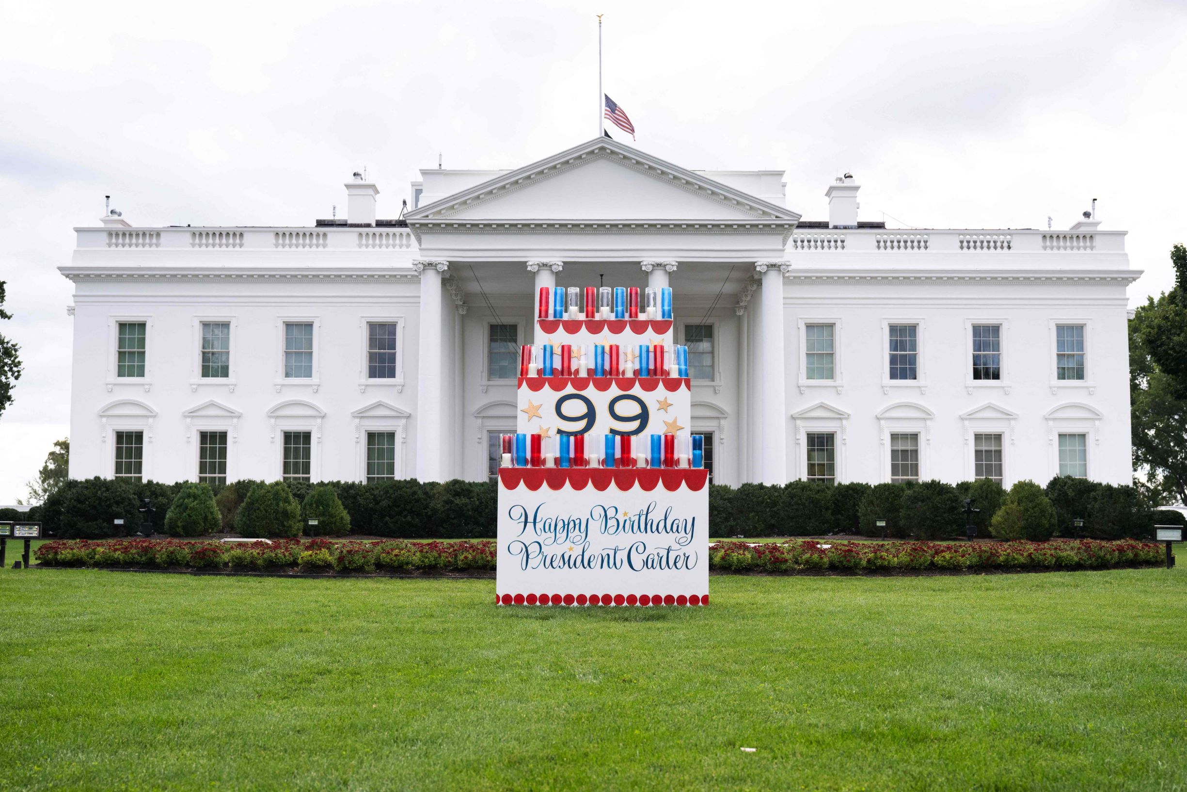 جيمي كارتر .. الرئيس الـ 39 للولايات المتحدة يتم عامه الـ 99