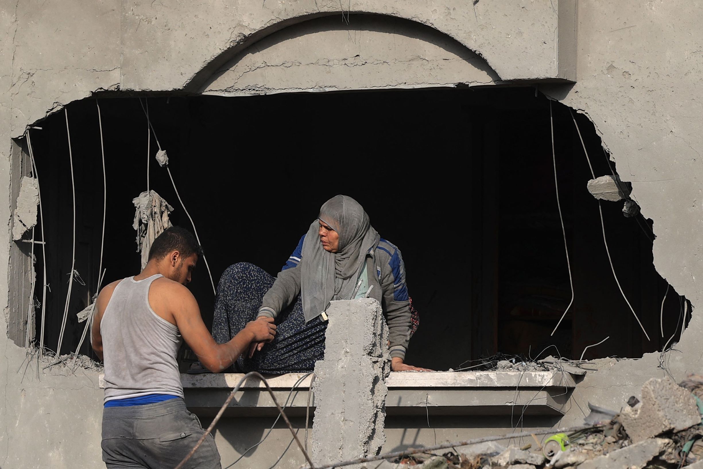 غزة وسط الركام .. صامدون