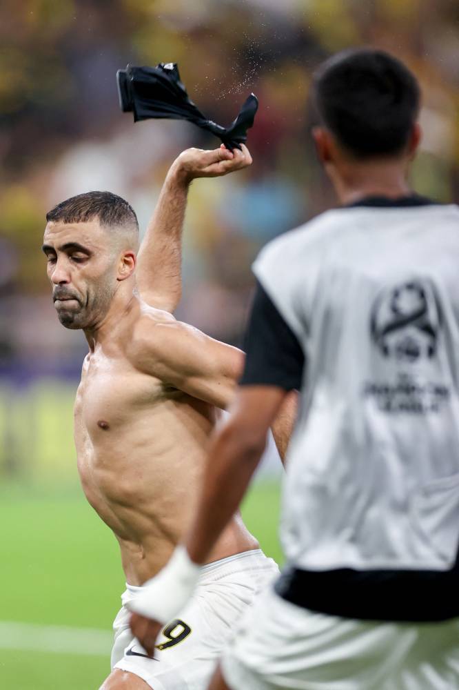 الصدارة بـ «القوة الضاربة»