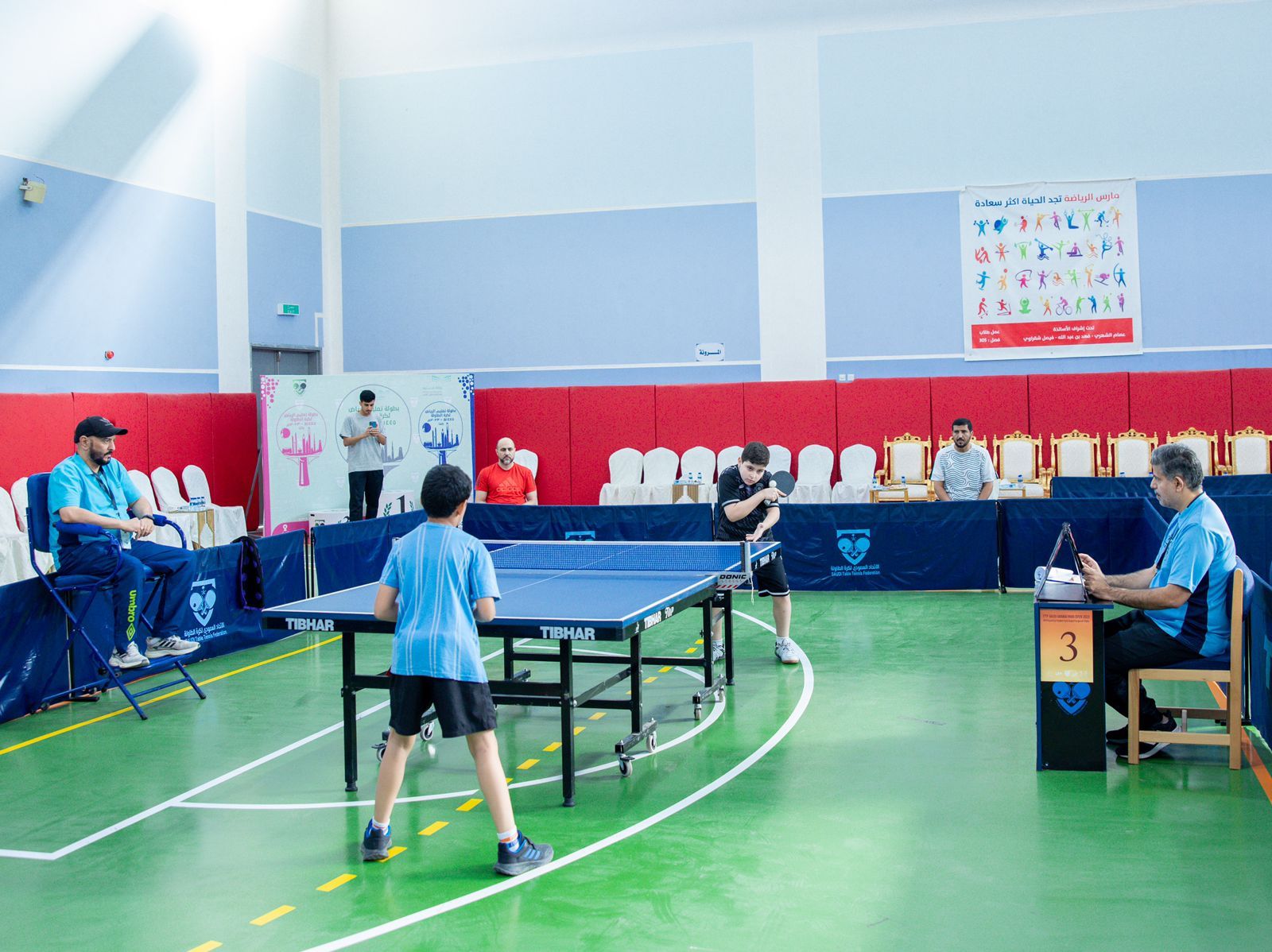 الزارع يتوج 18 طالبا وطالبة ببطولة تعليم الرياض لكرة الطاولة