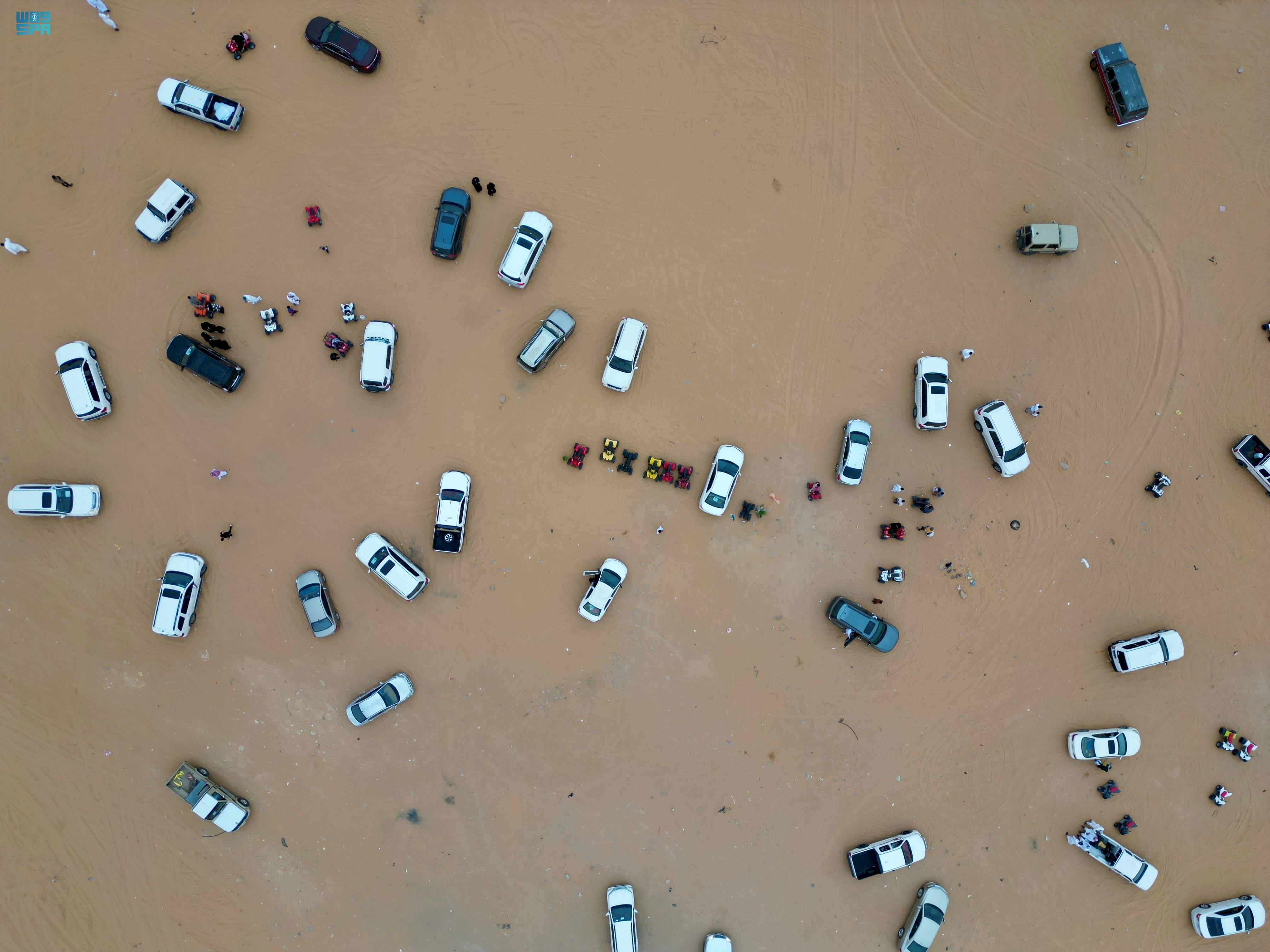 الجوف .. أجواء المطر تجذب هواة التطعيس والمواقع السياحية