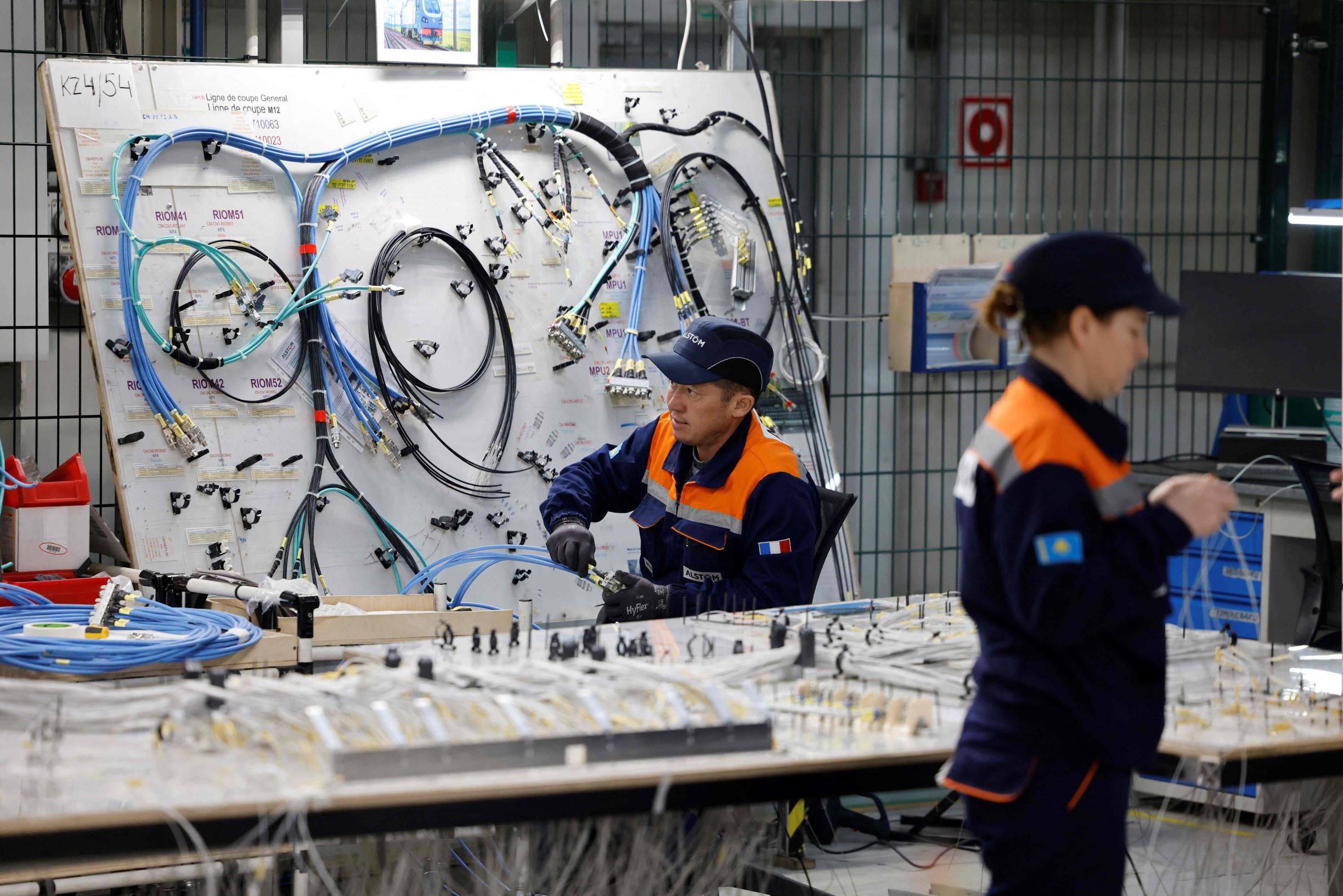  لتعزيز الفرص الاقتصادية .. كازاخستان توسع شبكة القطارات