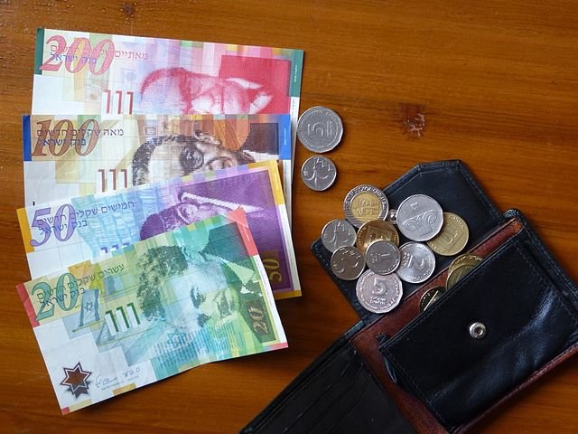 الشيكل الإسرائيلي يهبط إلى أدنى مستوى منذ 8 أعوام 