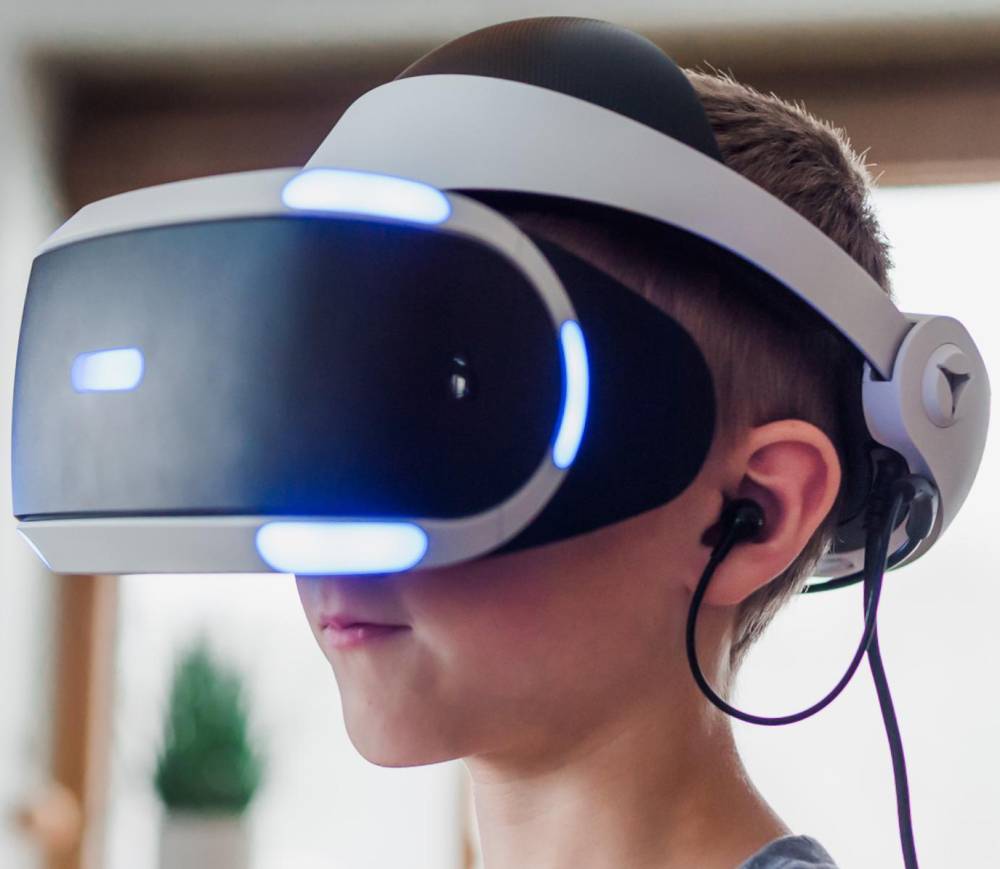 سوق نظارات الواقع الافتراضي .. تكلفة عالية وقيود وطلب ضعيف