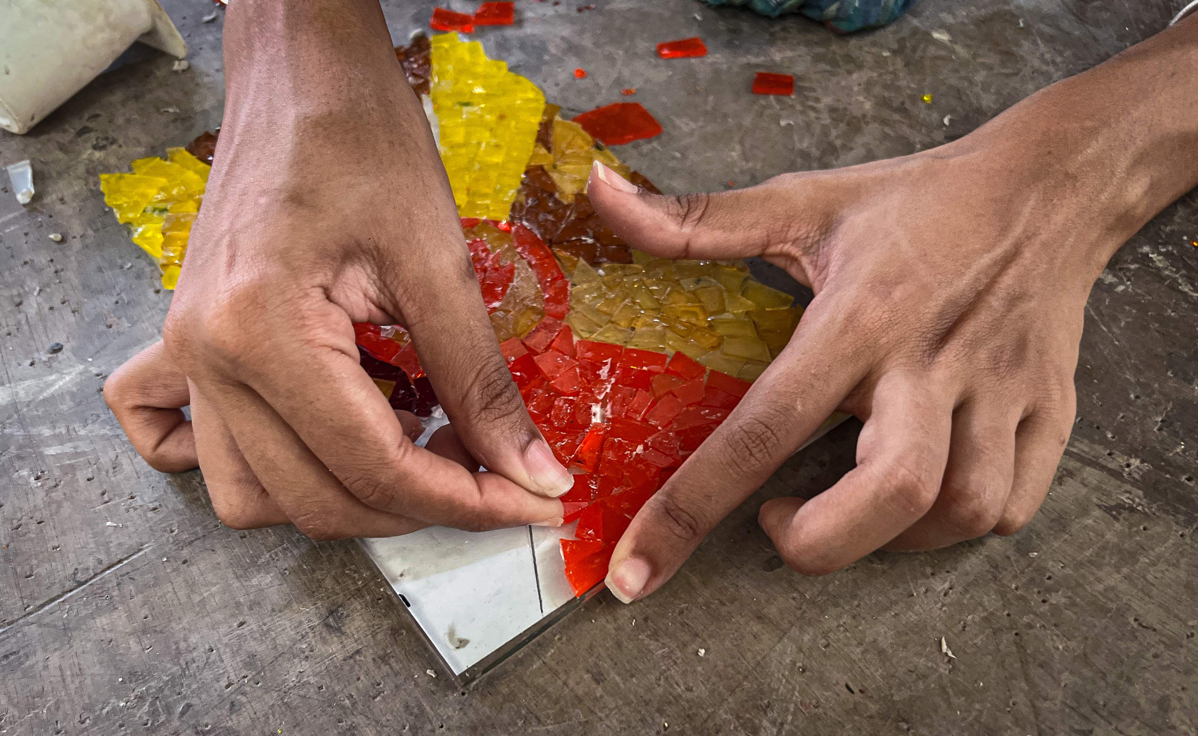 النوافذ الزجاجية الملونة في هافانا فن ساحر وميزة قيمة لعمارتها