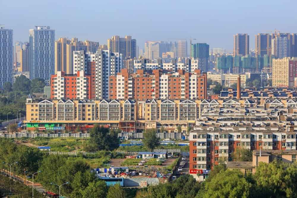 الصين تدرس ضخ 137 مليار دولار لمساعدة سوق العقارات المتعثرة