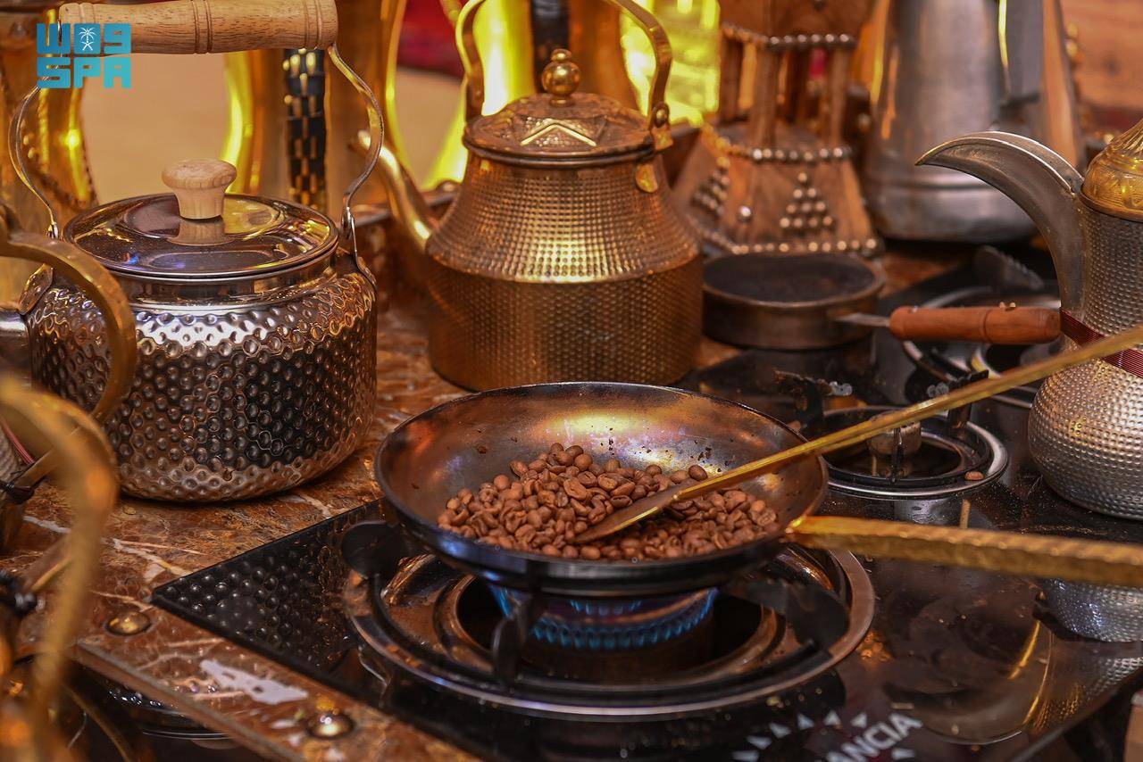 تعرف الشبة بالجلسة الشعبية أو التقليدية.