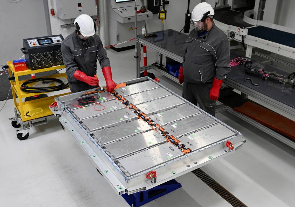 كيف يمكن لبطاريات الحالة الصلبة تحويل وسائل النقل؟