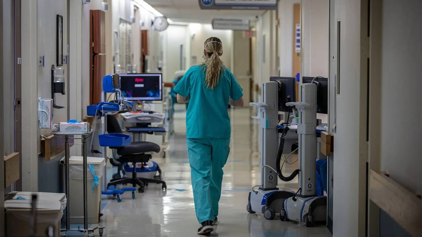 عدد كبير من العاملين في المجال قرروا التقاعد مبكرا أو ترك المهنة.