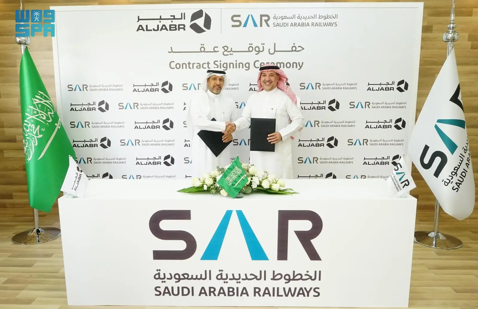 الخطوط الحديدية السعودية "سار" توقع عقدا لنقل السيارات