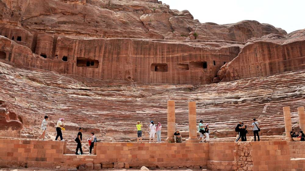 حرب غزة تتراجع بأعداد السياح في مصر ولبنان والأردن .. خطر على القطاع