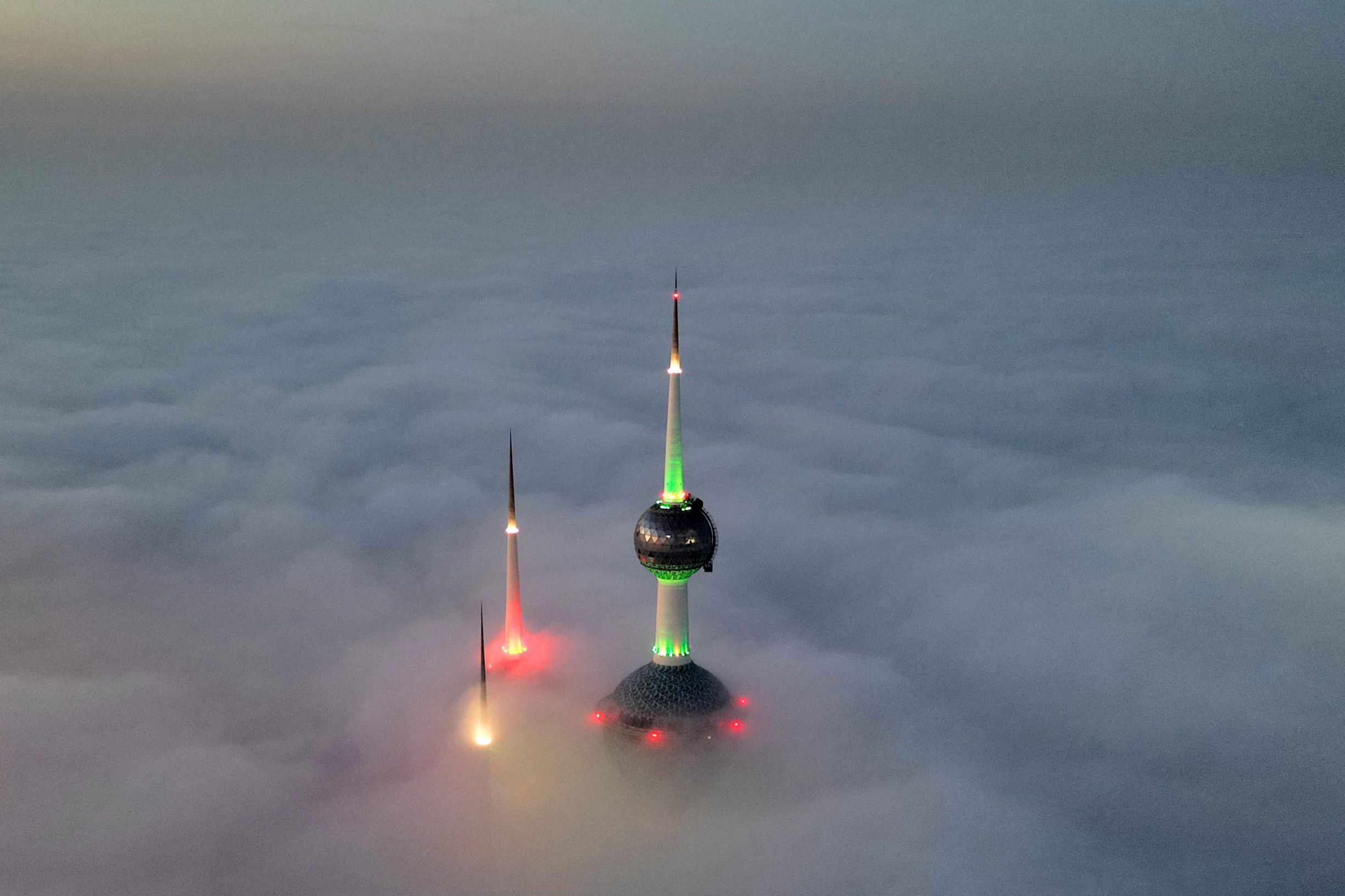 أبراج الكويت تخترق السحاب