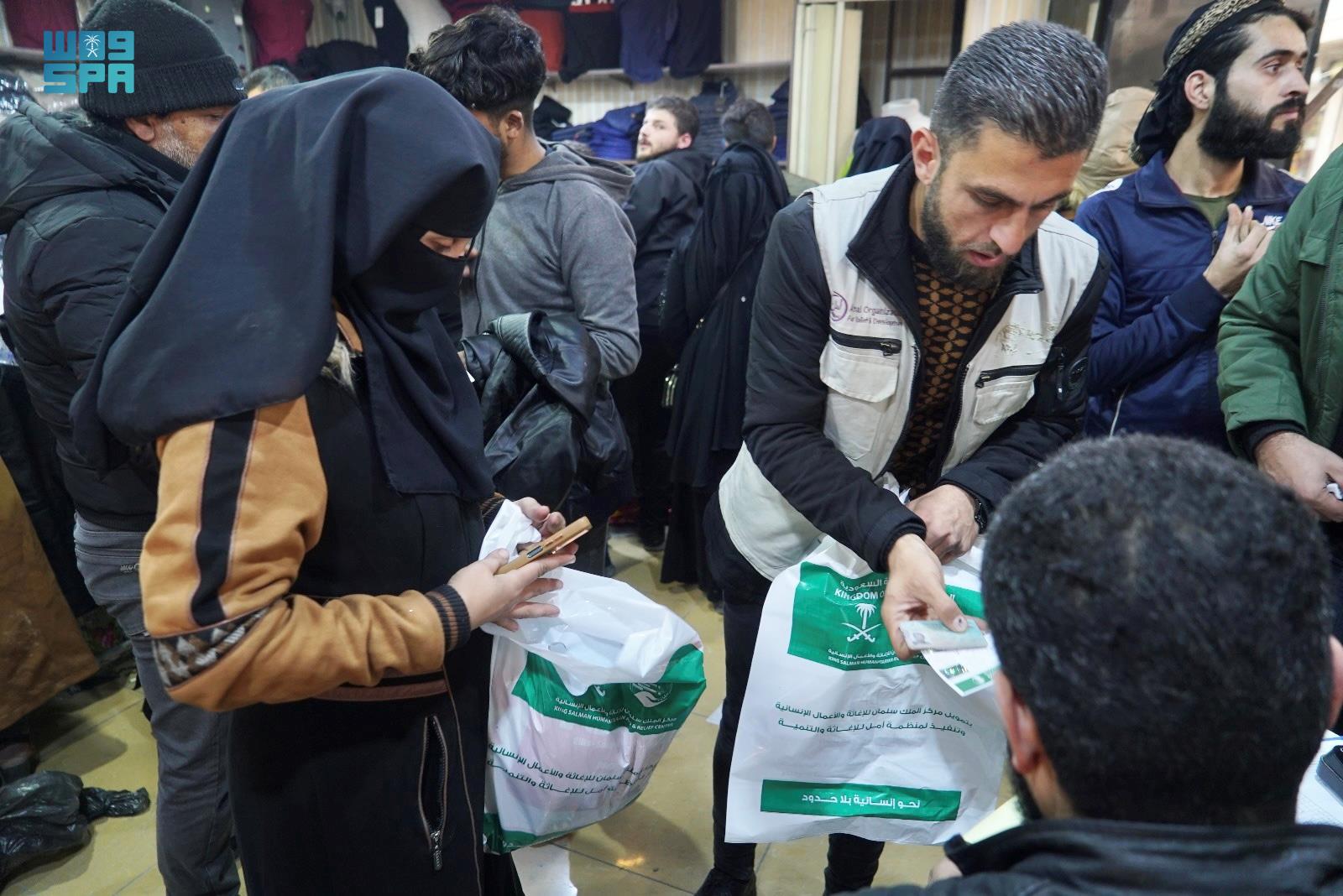 مساعدات إغاثية سعودية للمتضررين في  إدلب و باكستان