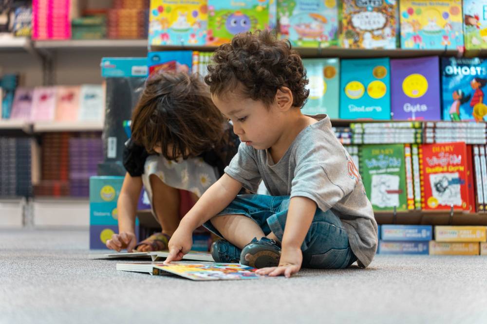 الأدب يرسو على «مرافئ الثقافة» في معرض جدة للكتاب