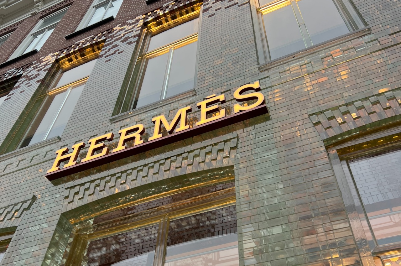 أحد أحفاد مؤسس "هيرميس" يعتزم تبني عامله المنزلي لتوريثه 10 مليارات يورو