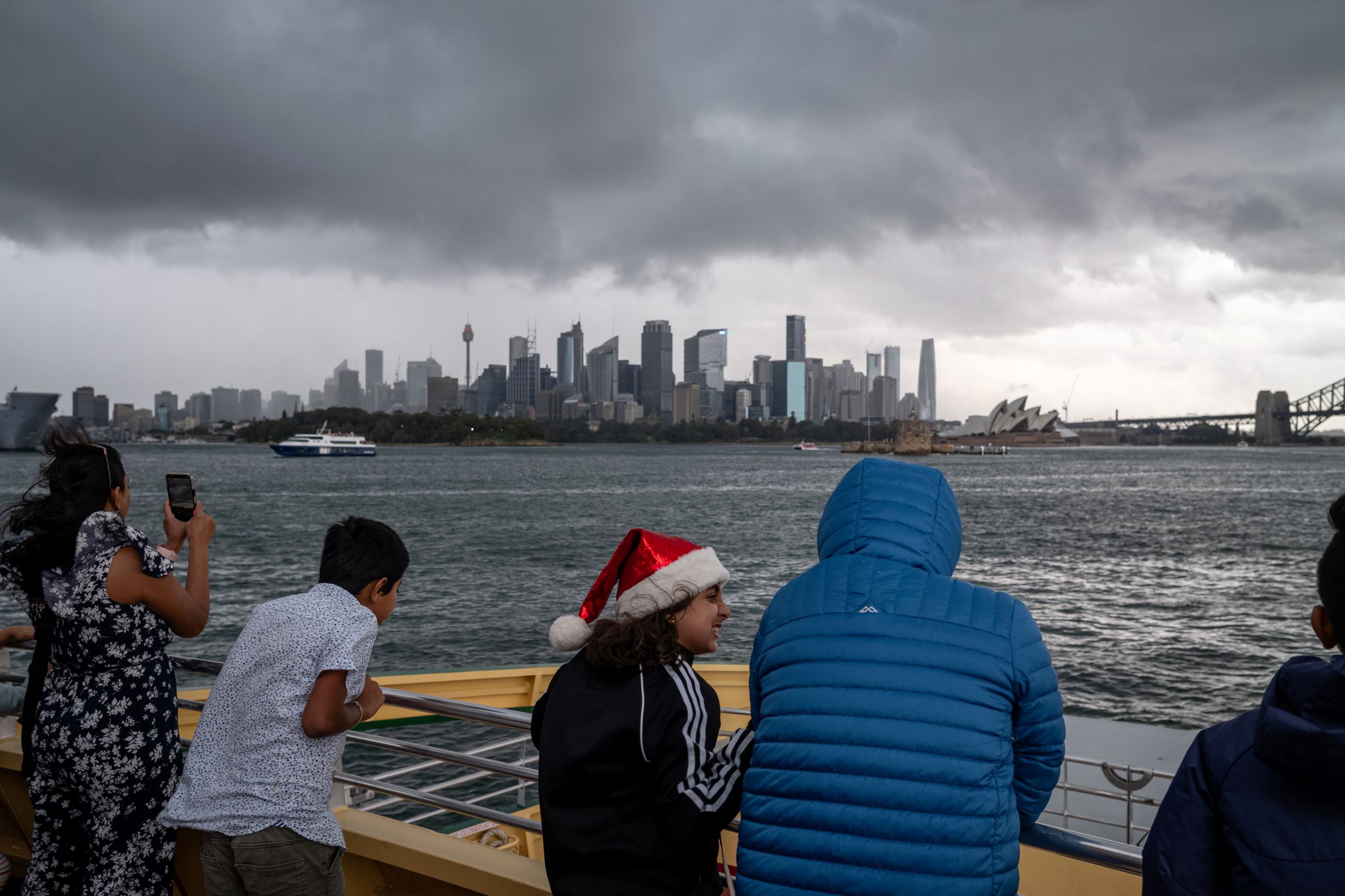 التقاط السيلفي قرب ميناء سيدني