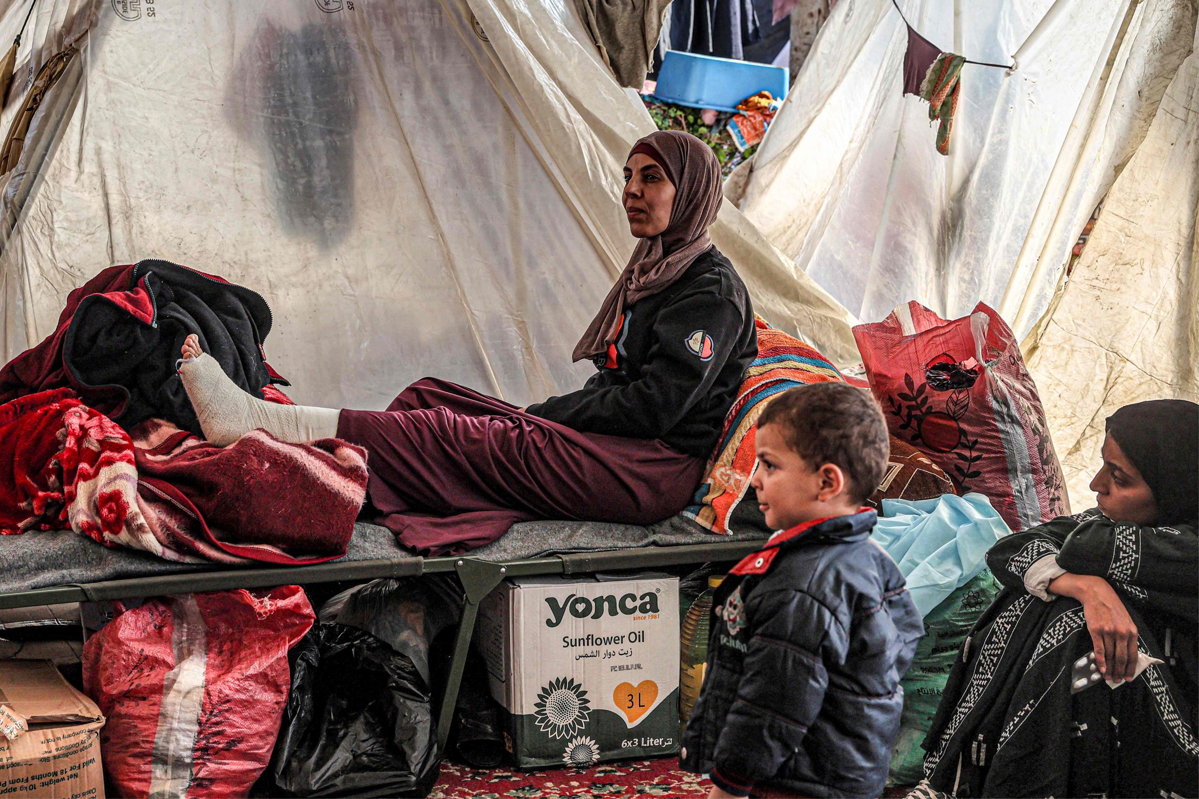 بعد عام كله معاناة .. سكان غزة يأملون أن يجلب العام الجديد السلام