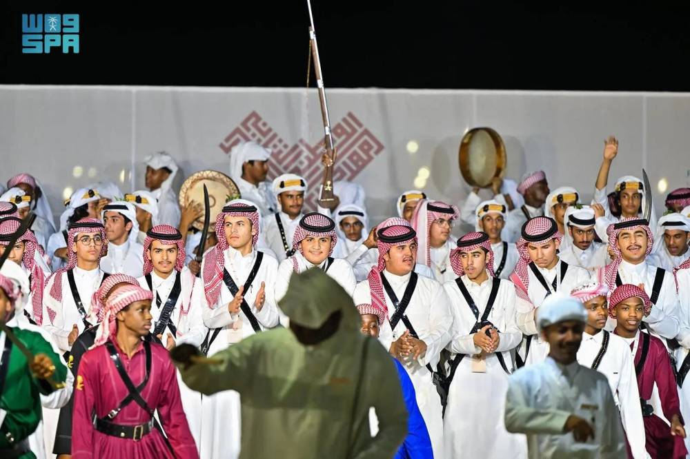 انطلق أمس الأول في قرية جازان التراثية، المهرجان الثاني للفلكلور الوطني للطلاب بمشاركة تسع إدارات تعليمية، ويعد المهرجان تظاهرة ثقافية تراثية لتعزيز الموروث الشعبي بين الطلاب.