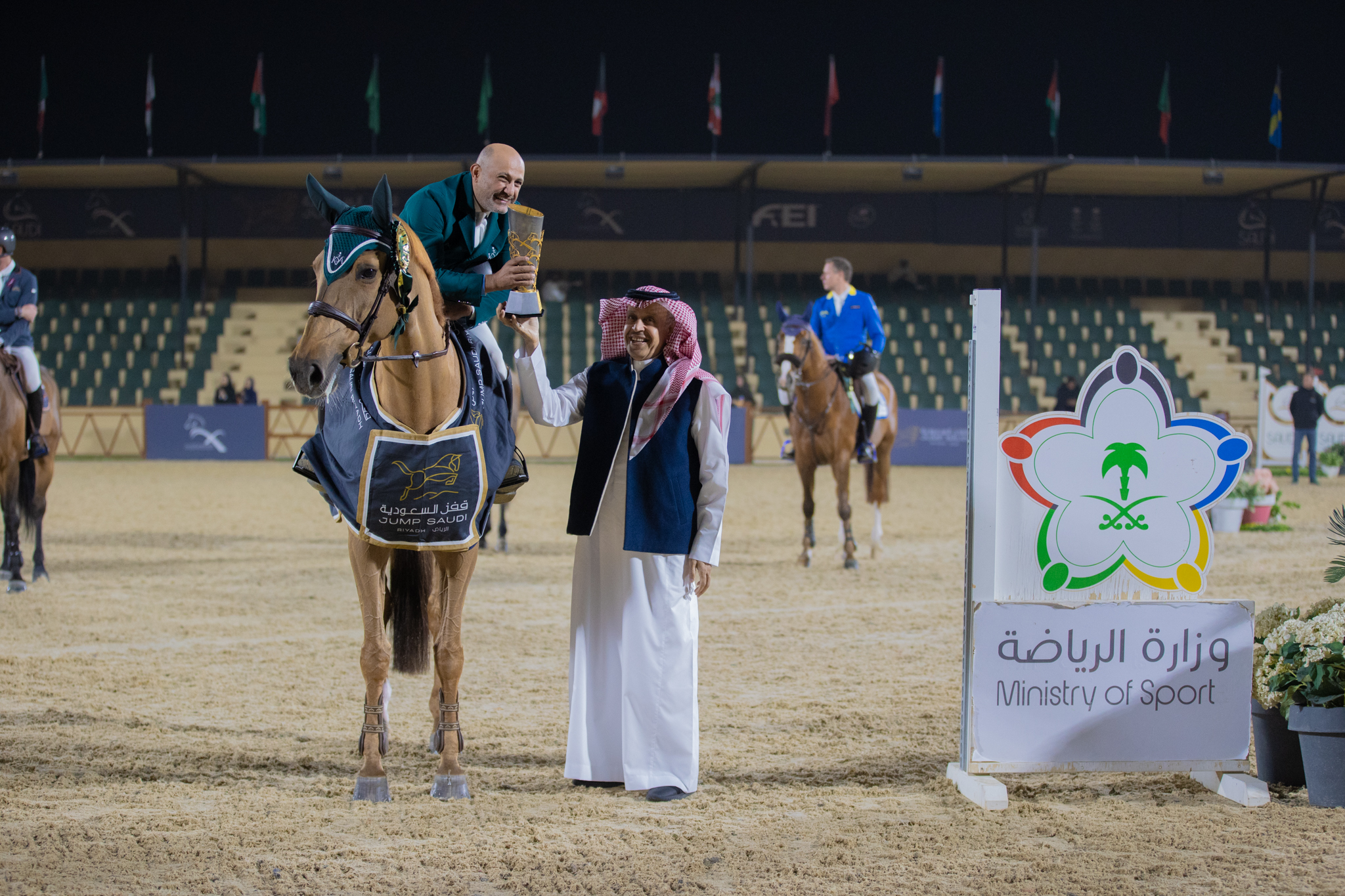 9 أبطال سعوديين في أولى أيام بطولة "قفز السعودية"