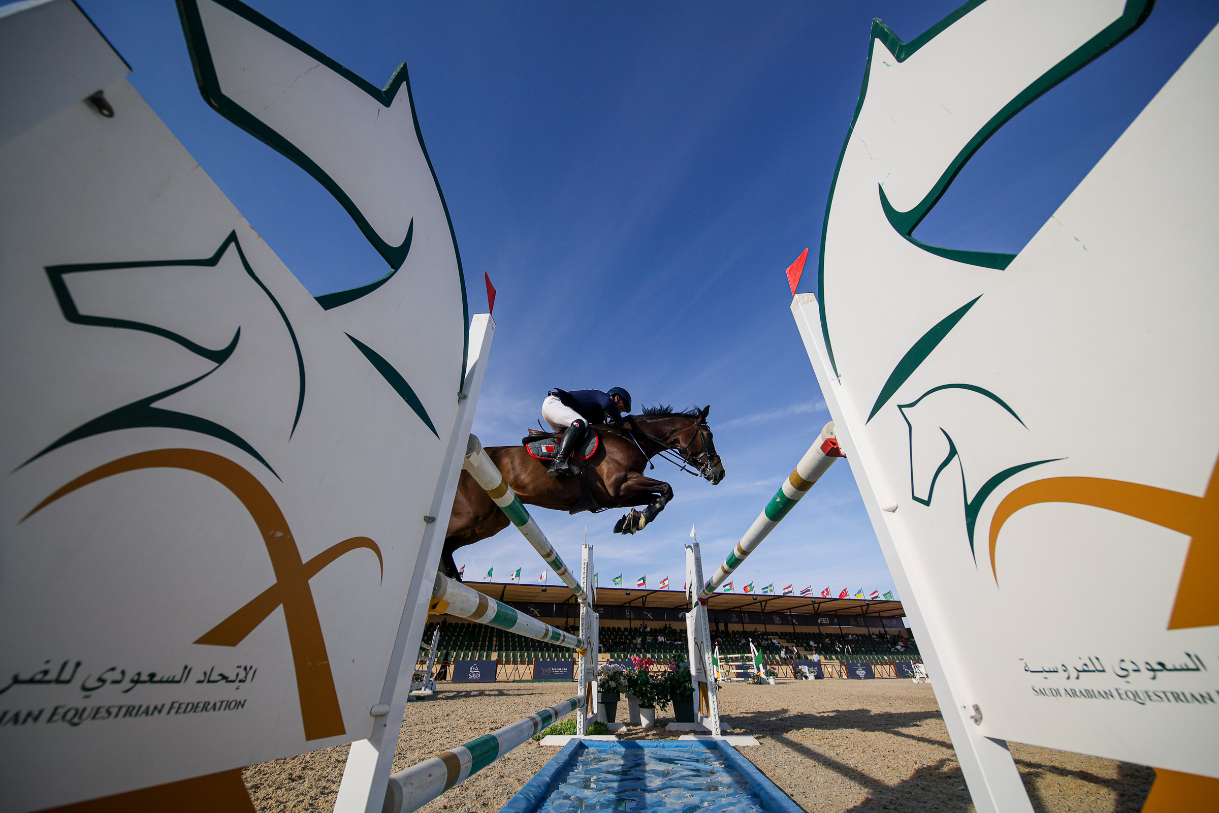 35 صاعد وصاعدة يقدمهم اتحاد الفروسية في "قفز السعودية"