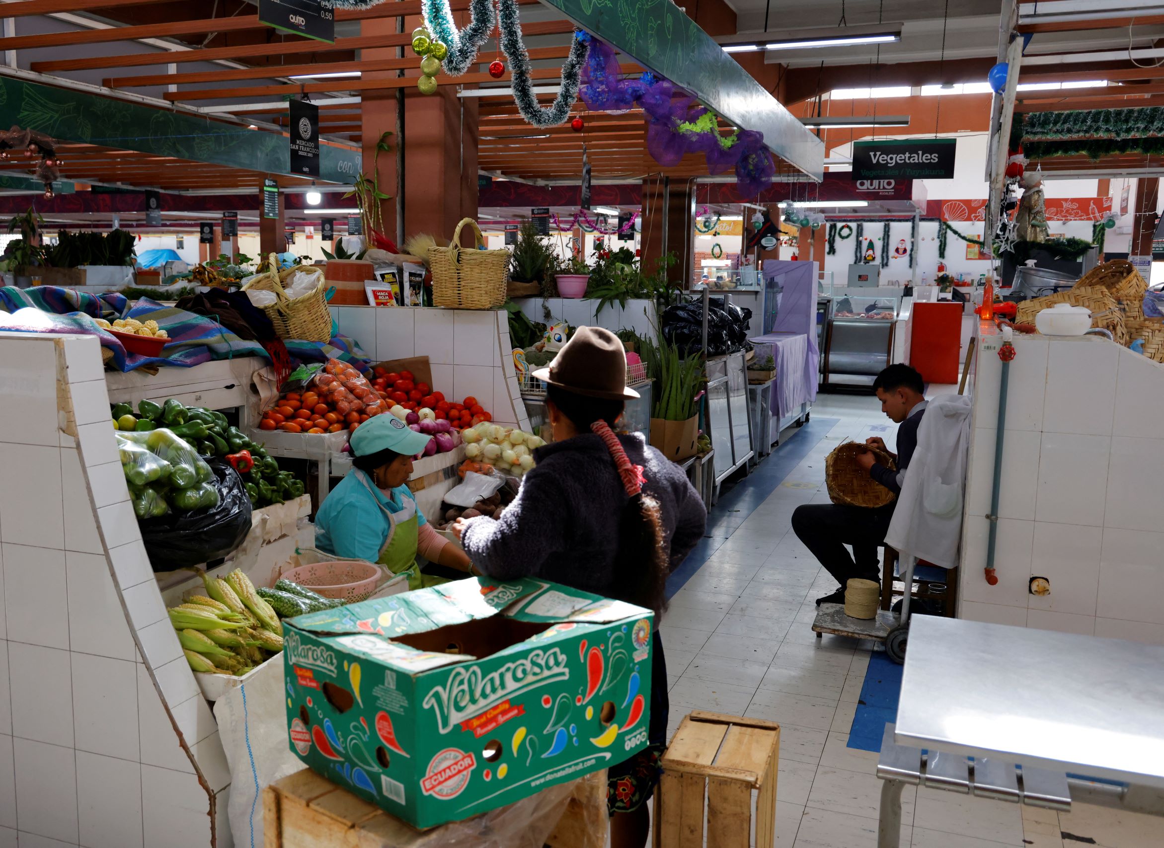 بائعون بلا زبائن بعد موجات عنف في الإكوادور