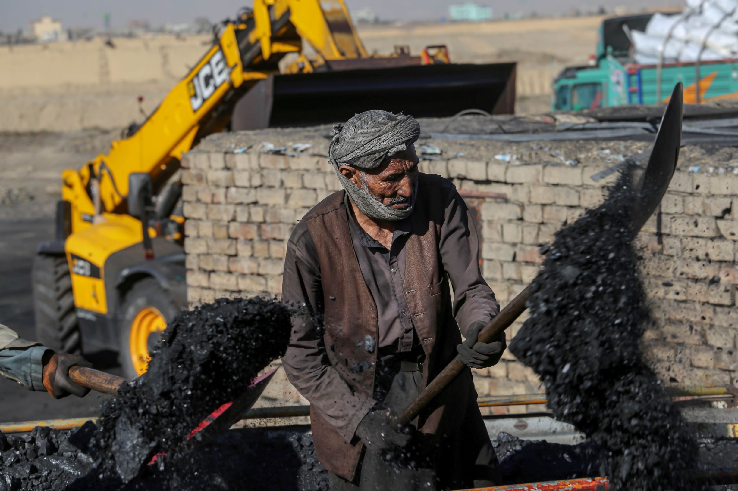 مليارا دولار قيمة صادرات الفحم الأفغانية في 2023