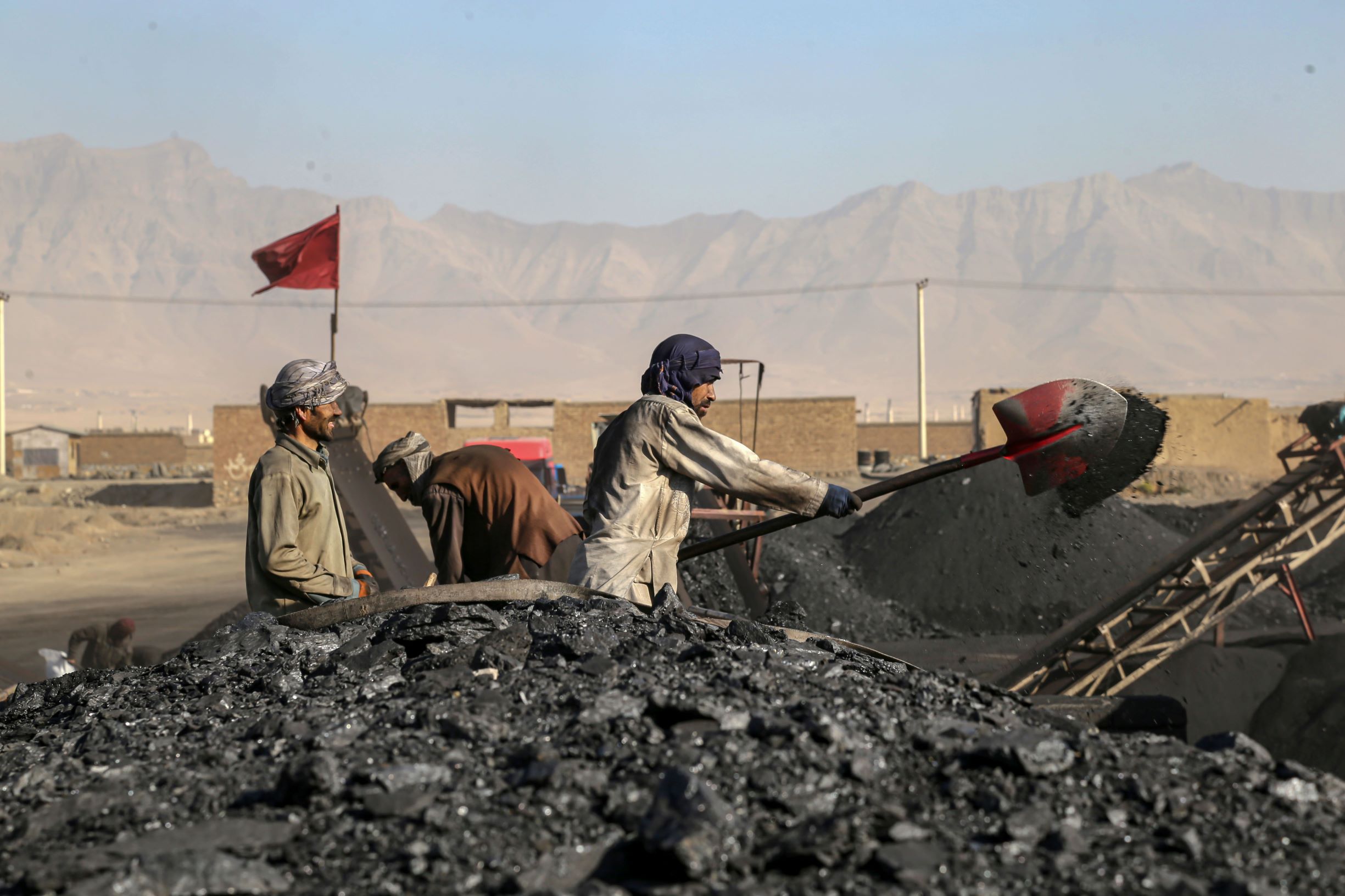 مليارا دولار قيمة صادرات الفحم الأفغانية في 2023