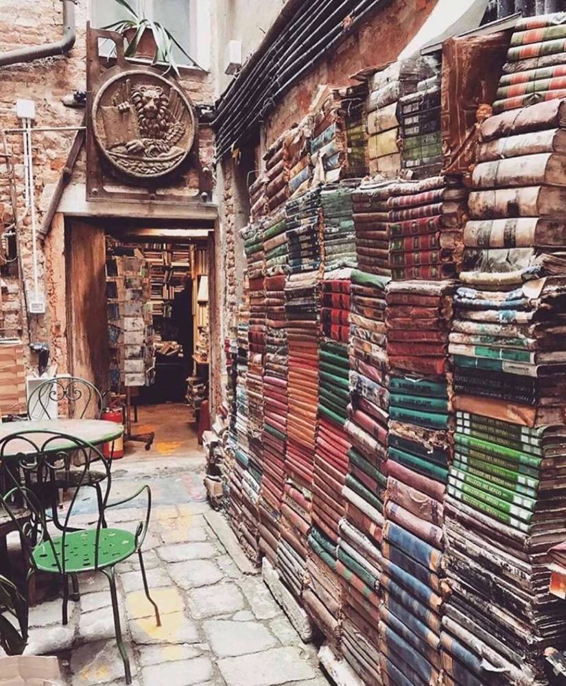 عن أحوال المجتمع الإيطالي، مطلع القرن الماضي.