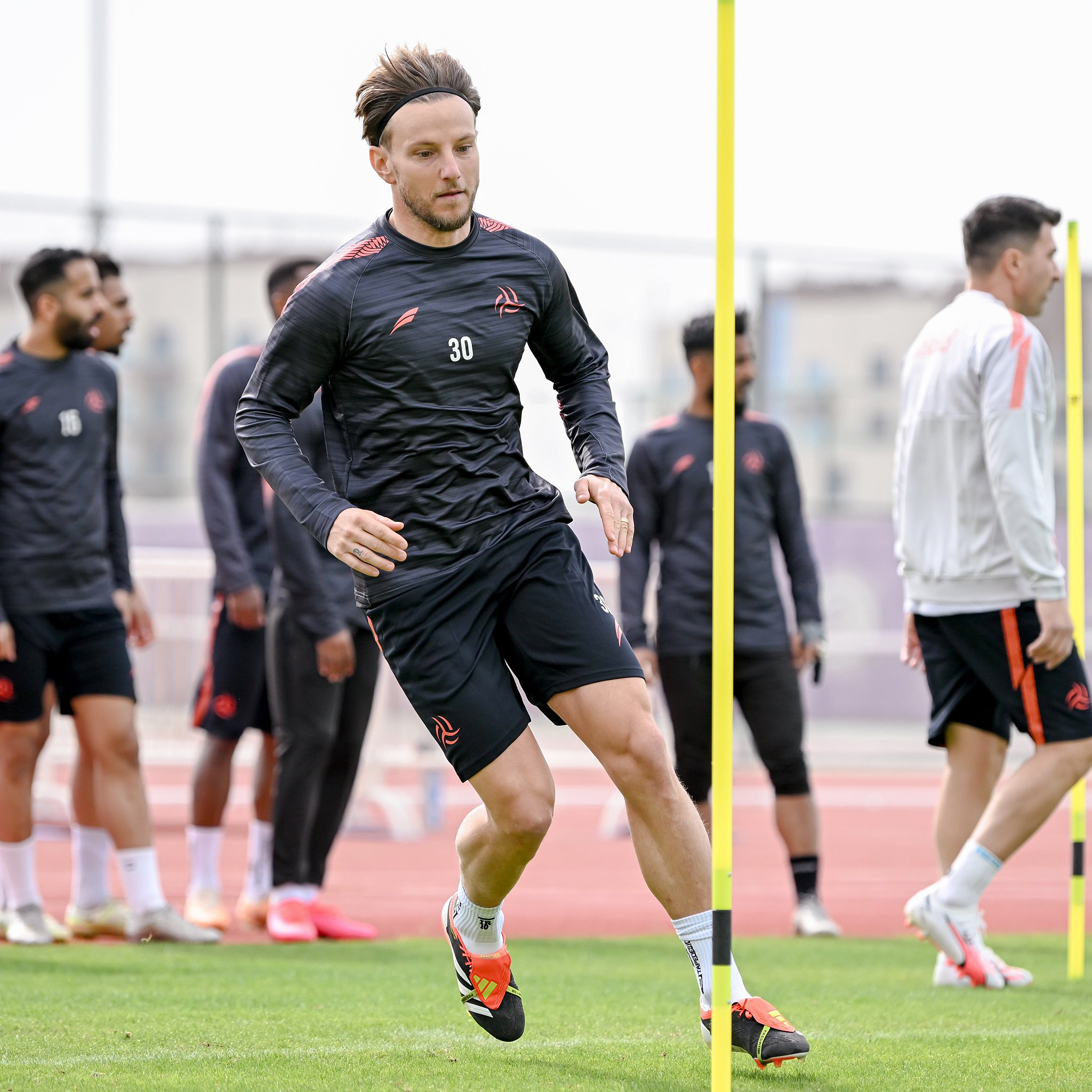 إيفان راكيتيش أحدث النجوم المنضمين إلى دوري «روشن» بعد التوقيع للشباب. المصدر: مركز الشباب الإعلامي