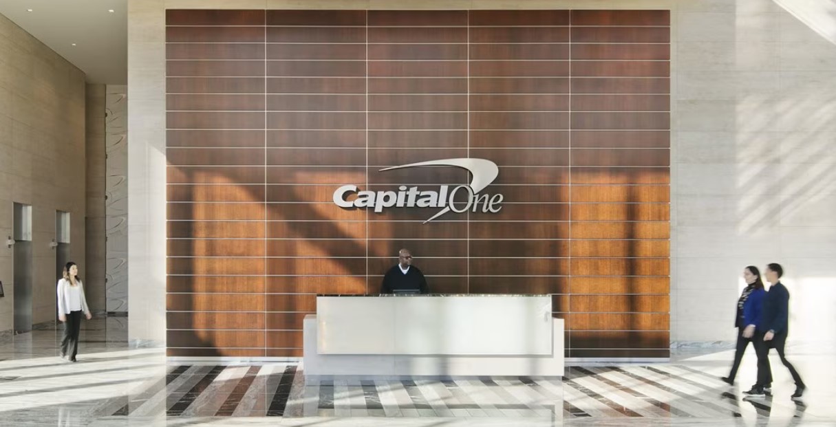 "كابيتال وان" المالية تستحوذ على منافستها "ديسكفر فاينانشال" مقابل 35.3 مليار دولار