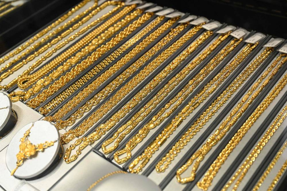 ارتفع الذهب في المعاملات الفورية 0.3 % إلى 2028.4 دولار للأوقية. الفرنسية