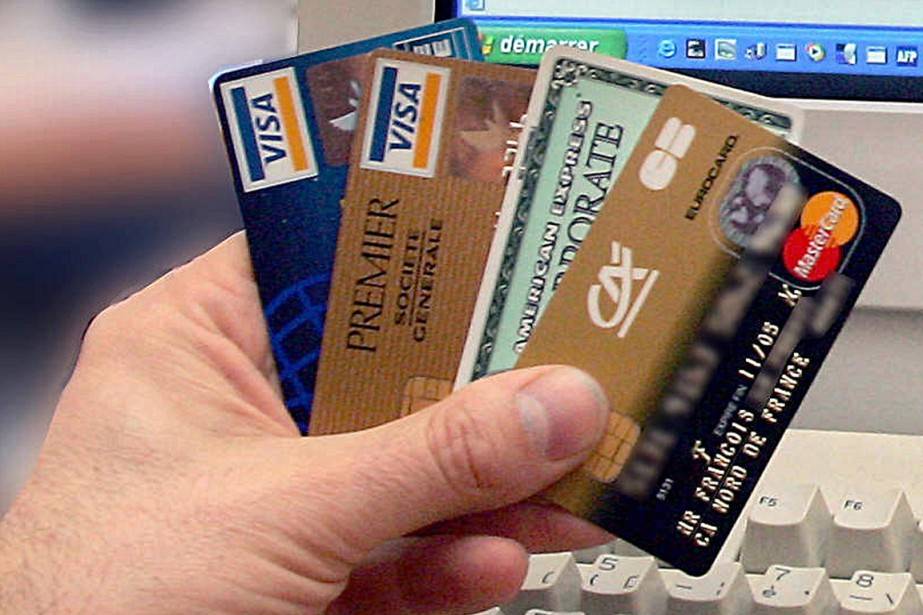 تمويل الإنفاق يتم بشكل متزايد عن طريق بطاقات الائتمان. المصدر: الفرنسية