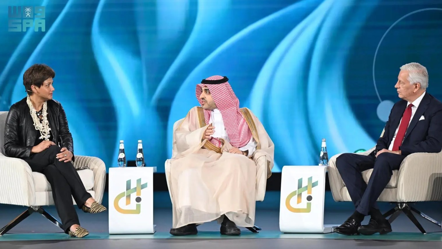 الرئيس التنفيذي لبرنامج تنمية القدرات البشرية أنس المديفر يتحدث خلال المؤتمر. "واس"