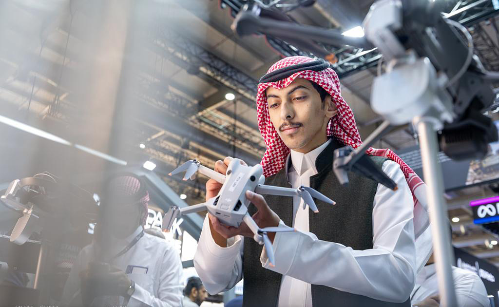 استعرضت شركات في معرض ليب24 الذي عقد في الرياض خلال الفترة من 4 إلى 7 مارس، أحدث ابتكاراتها التكنولوجية منها الذكاء الاصطناعي والحوسبة فائقة السرعة والأداء ومراكز البيانات وإنترنت الأشياء. المصدر: حساب ليب في منصة X