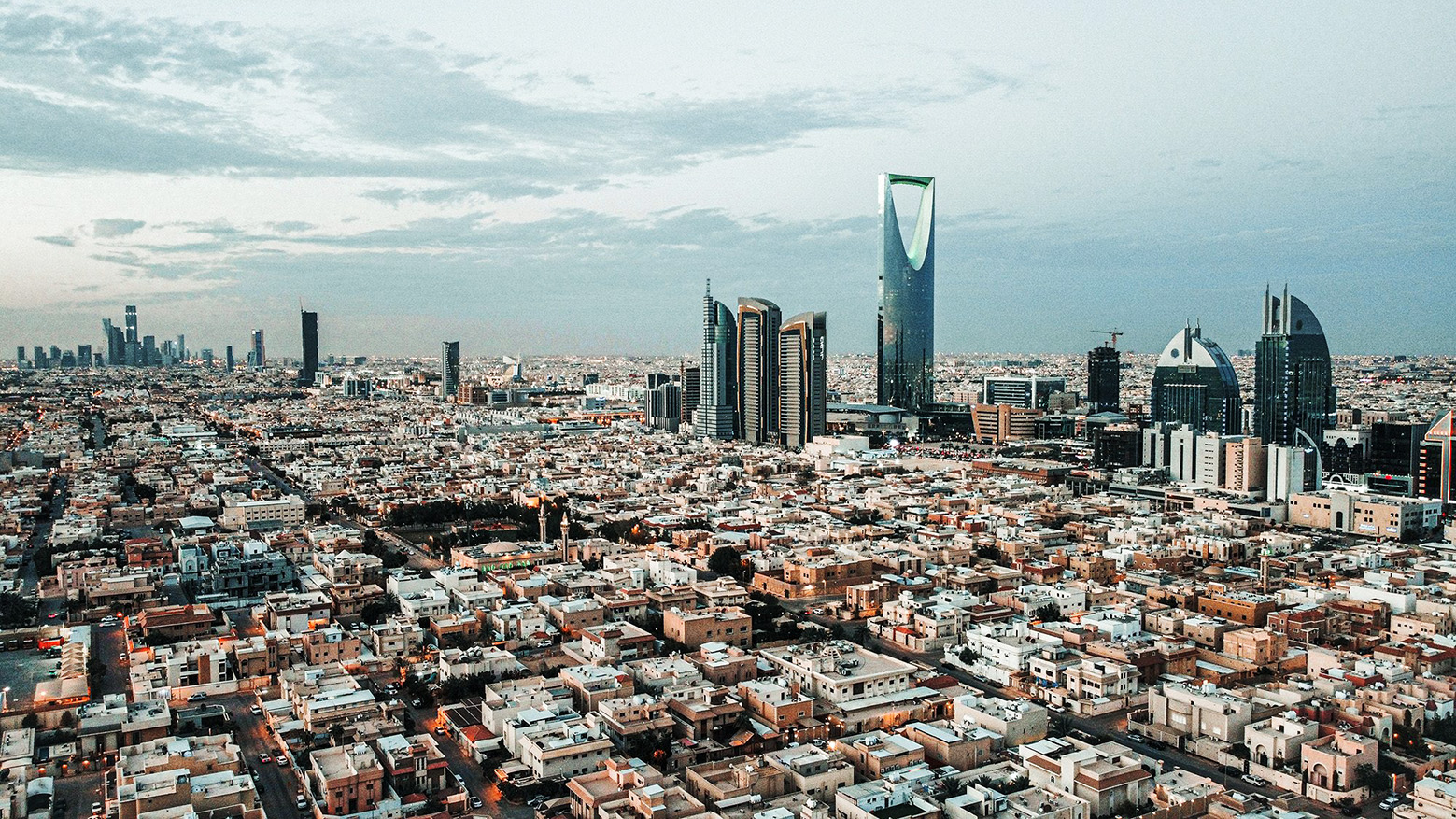 منطقة الرياض تصدرت النسبة الأعلى في عدد الصفقات بنسبة 45.9 %.